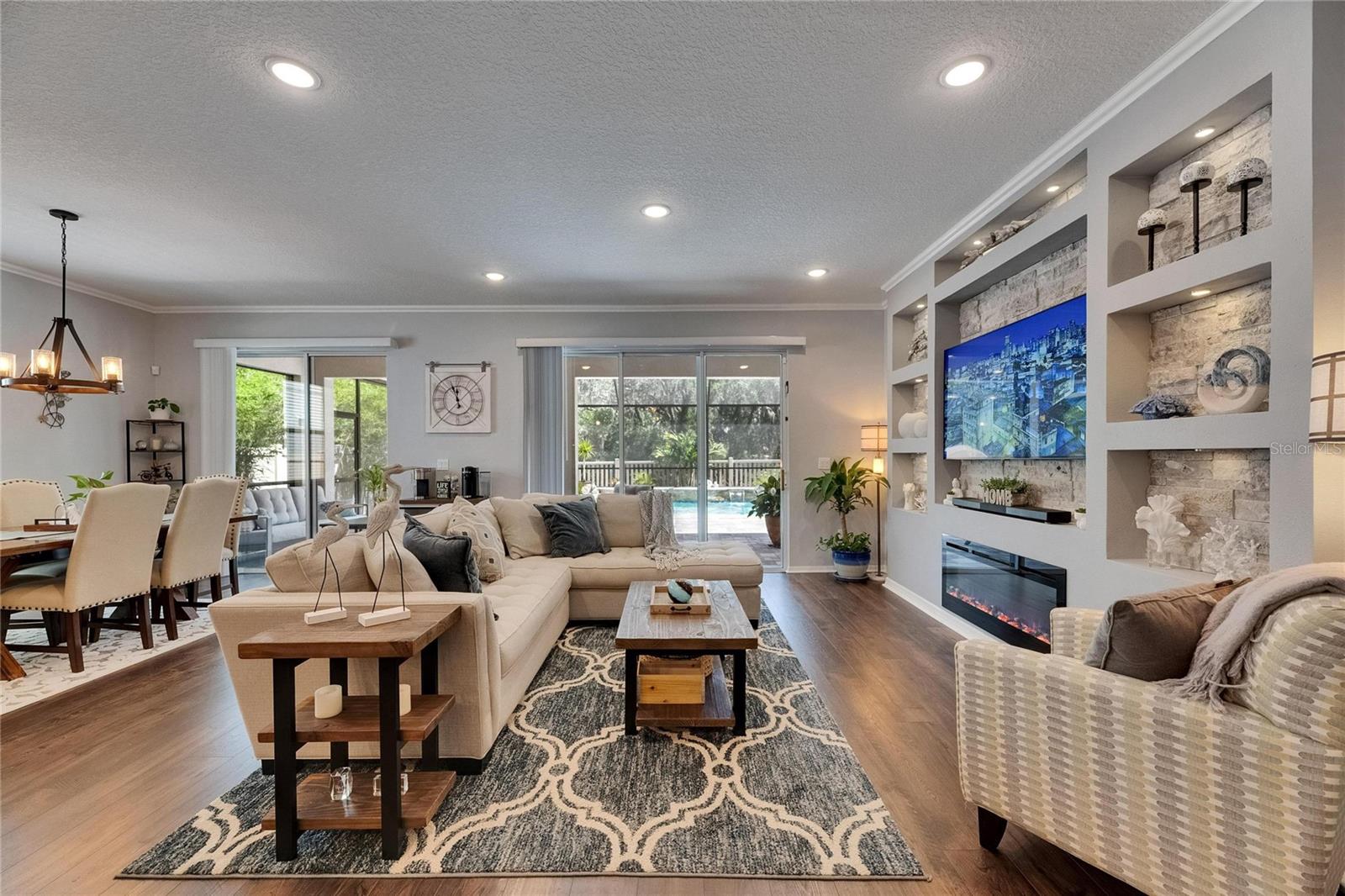 Listing photo id 17 for 5026 Bromeliad Avenue