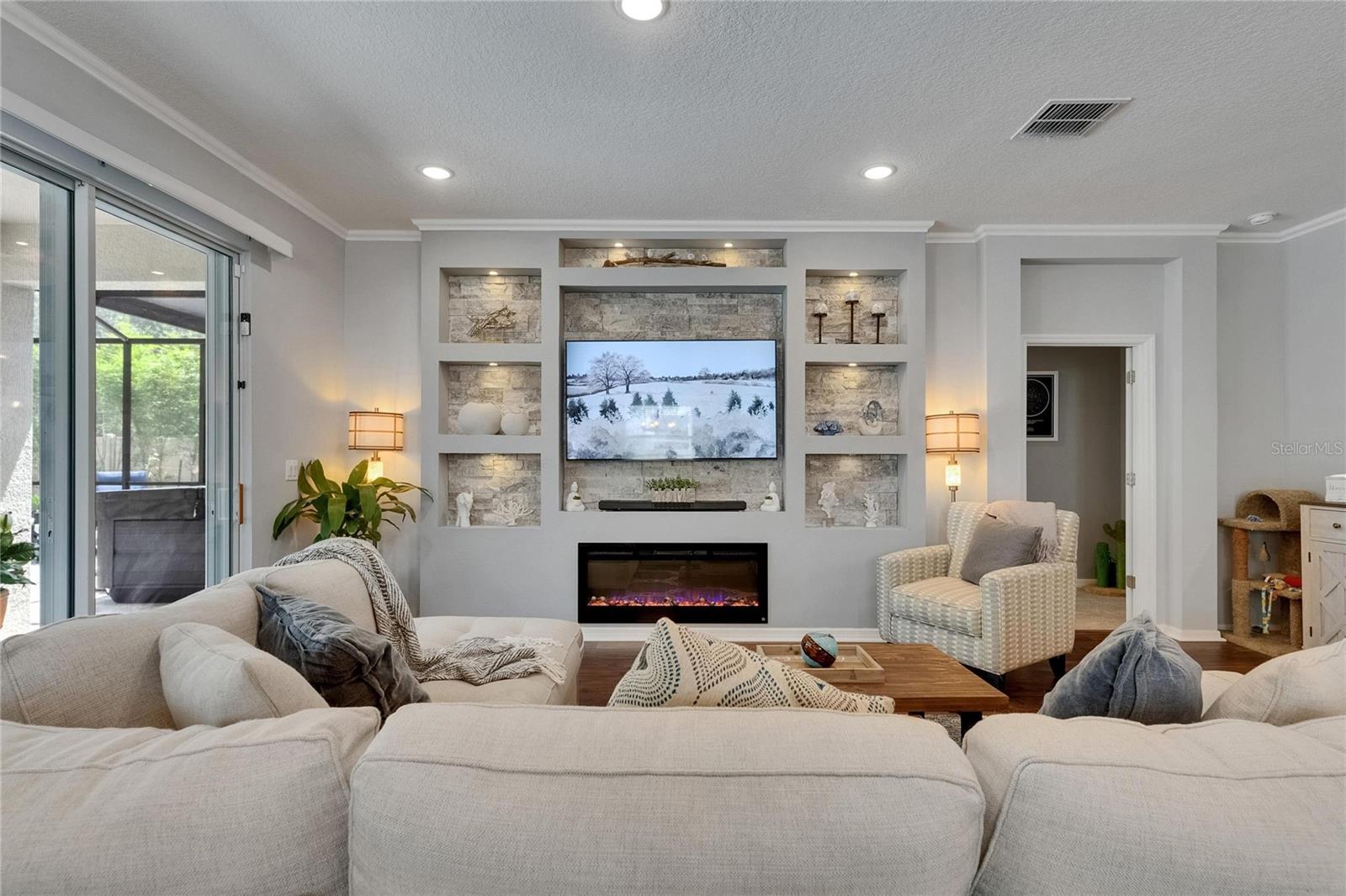 Listing photo id 18 for 5026 Bromeliad Avenue