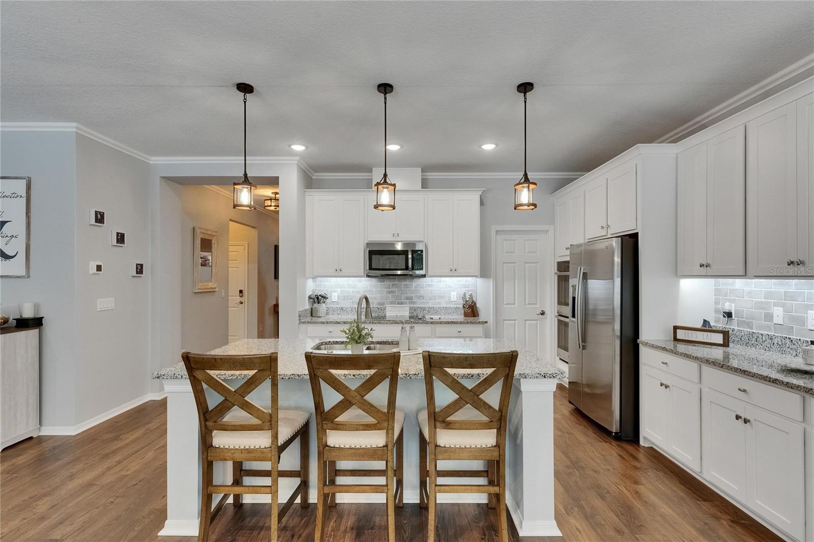 Listing photo id 21 for 5026 Bromeliad Avenue