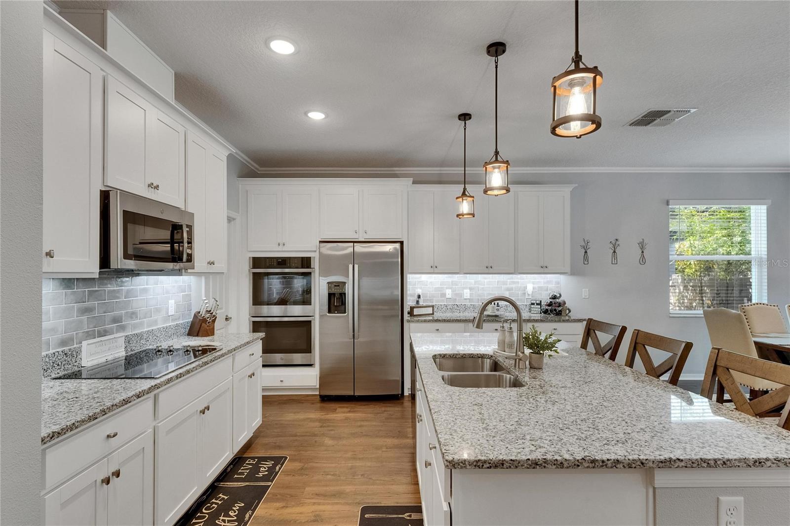 Listing photo id 24 for 5026 Bromeliad Avenue