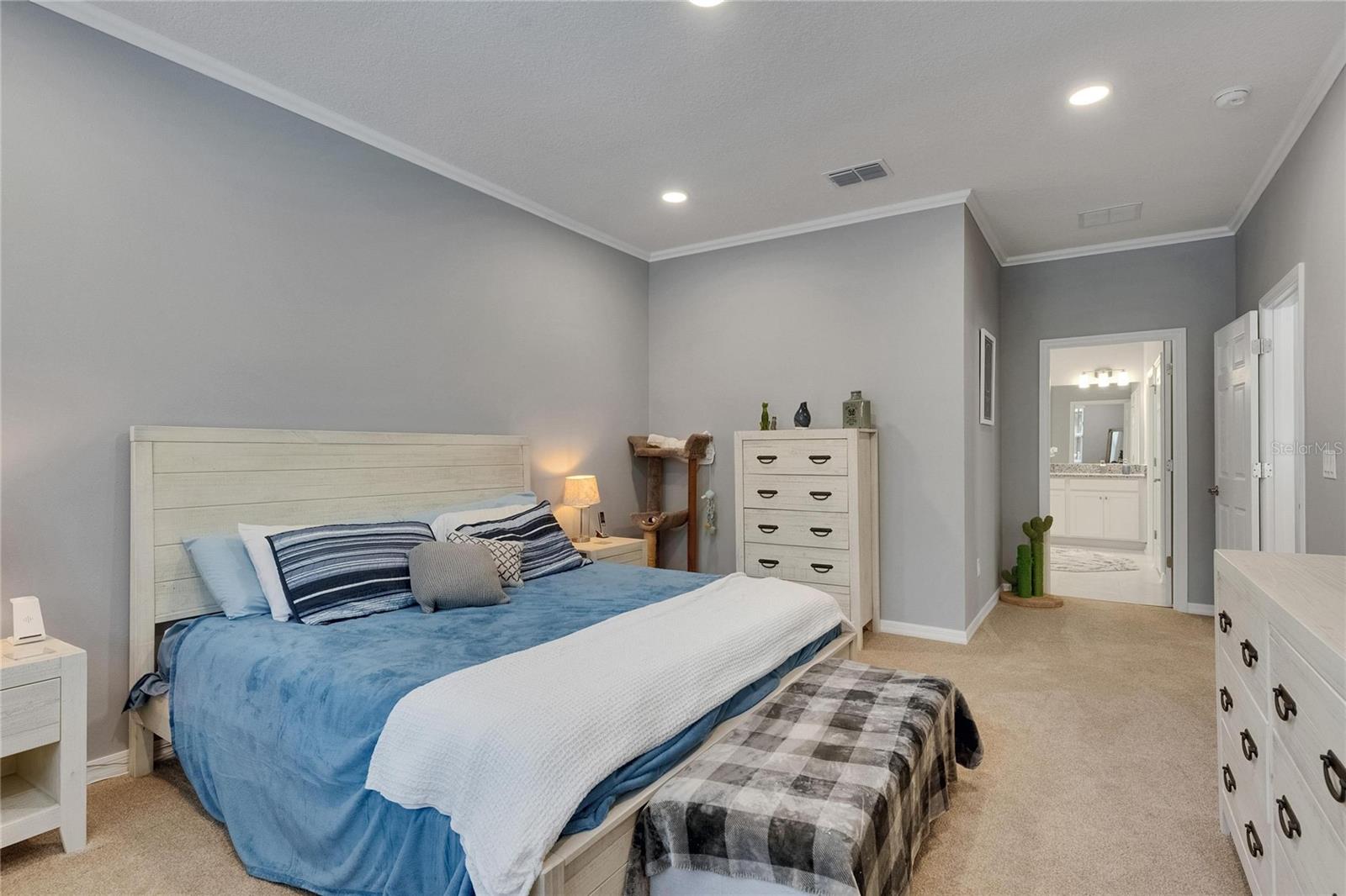 Listing photo id 28 for 5026 Bromeliad Avenue
