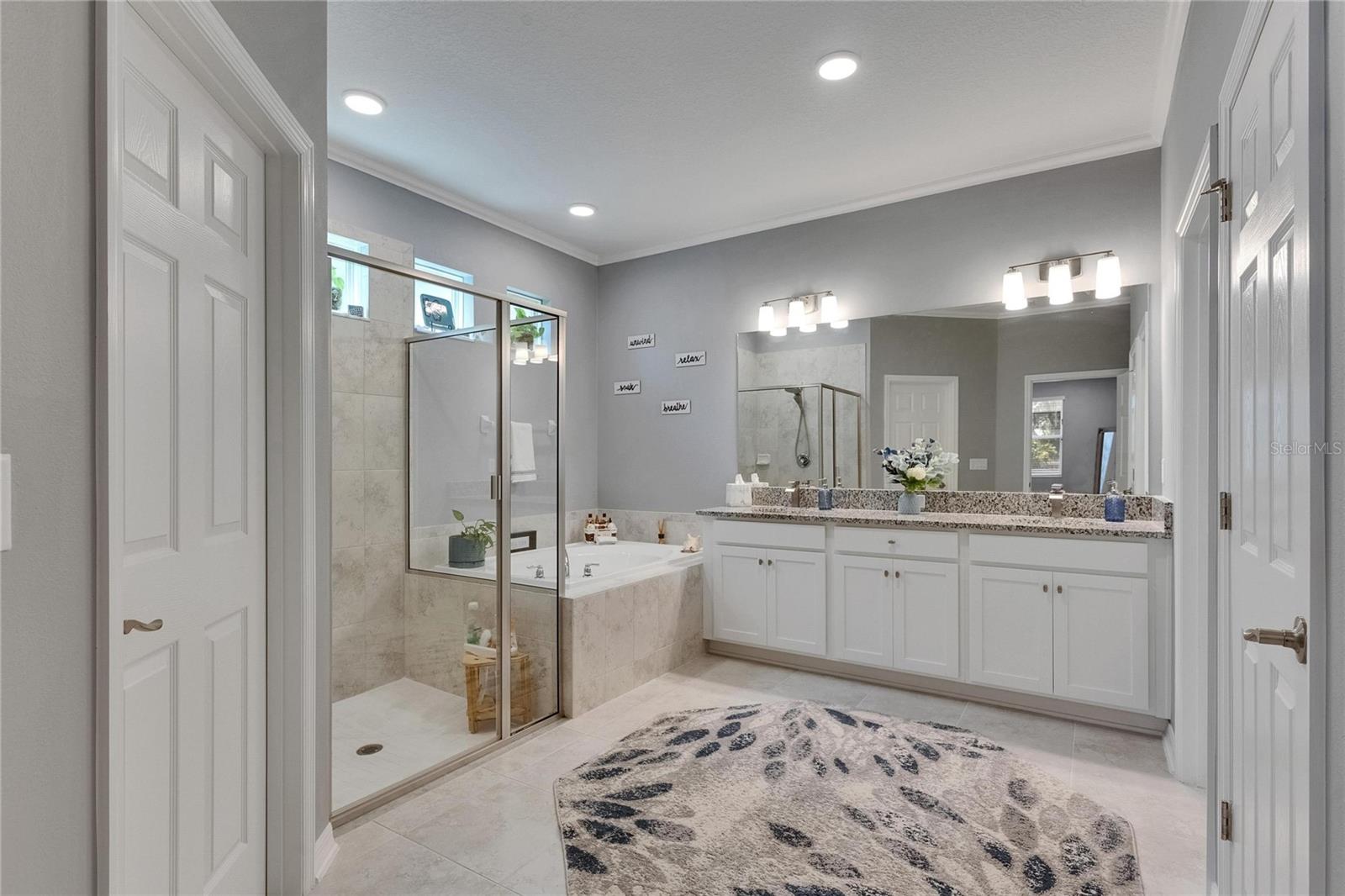Listing photo id 29 for 5026 Bromeliad Avenue