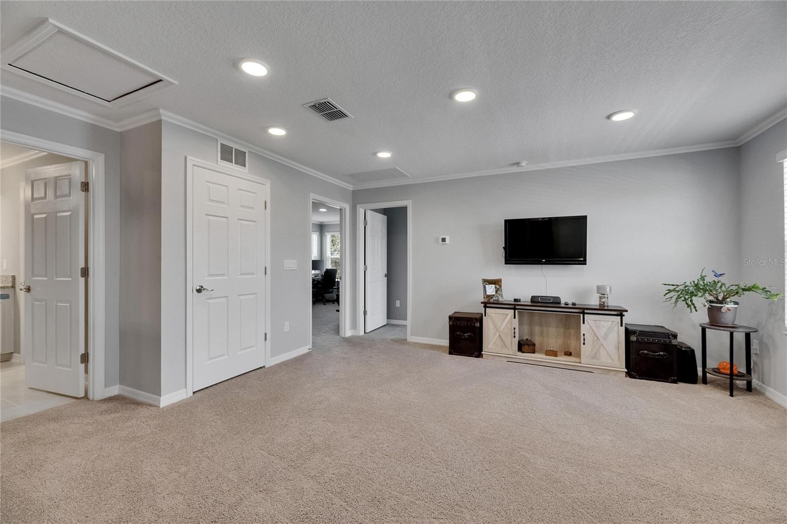 Listing photo id 32 for 5026 Bromeliad Avenue