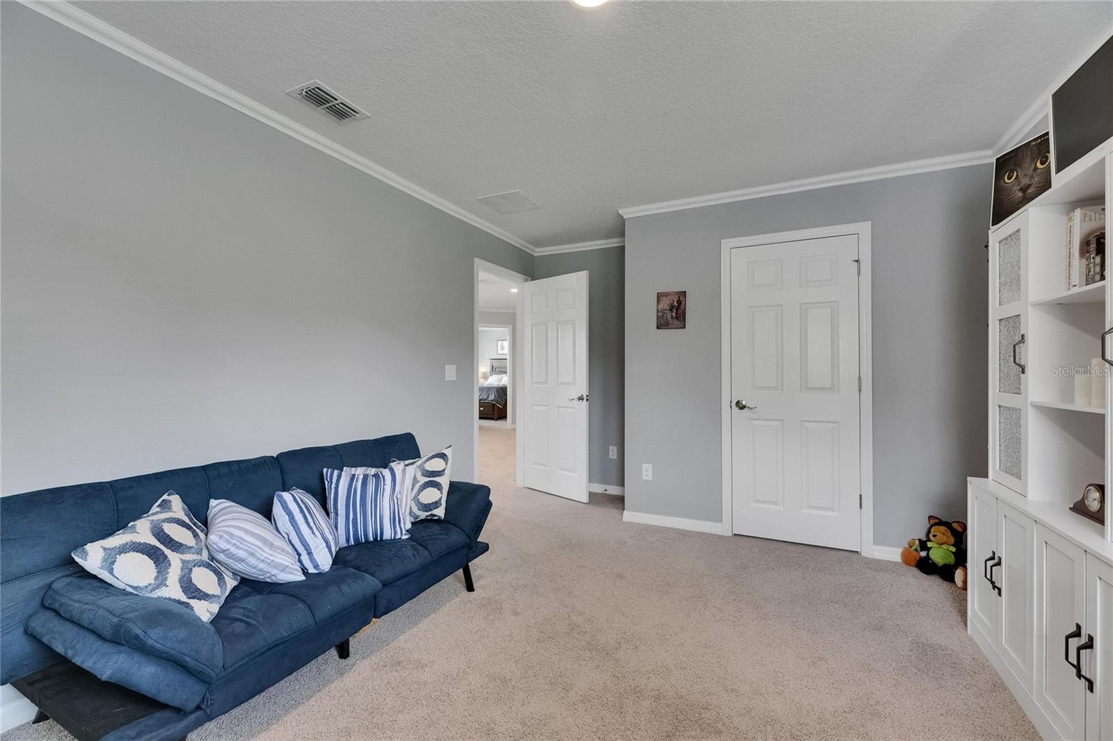 Listing photo id 35 for 5026 Bromeliad Avenue