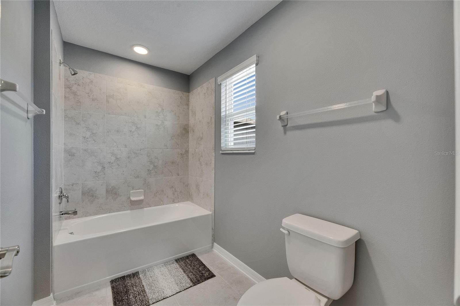 Listing photo id 37 for 5026 Bromeliad Avenue