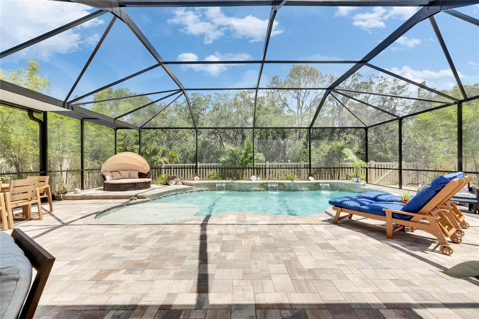 Listing photo id 2 for 5026 Bromeliad Avenue