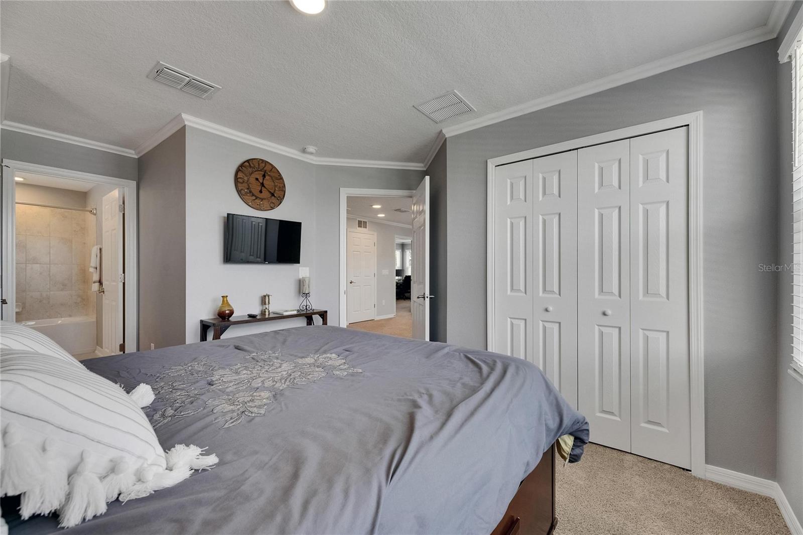 Listing photo id 41 for 5026 Bromeliad Avenue