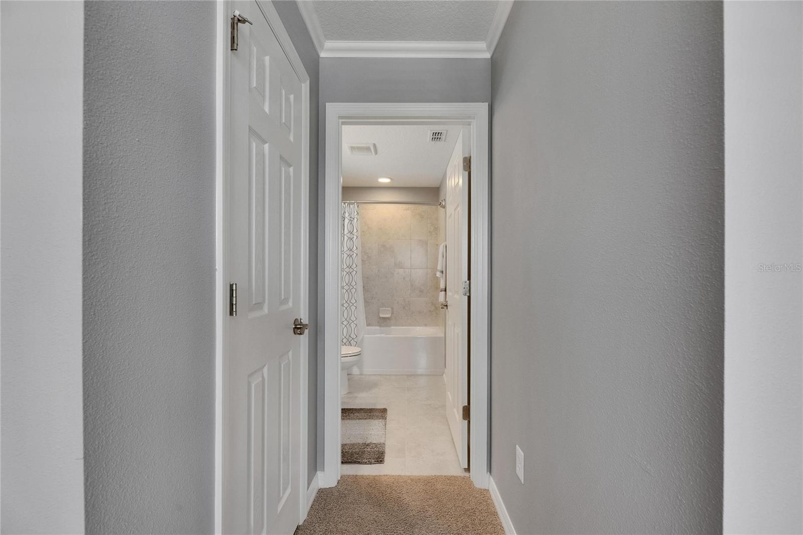 Listing photo id 42 for 5026 Bromeliad Avenue