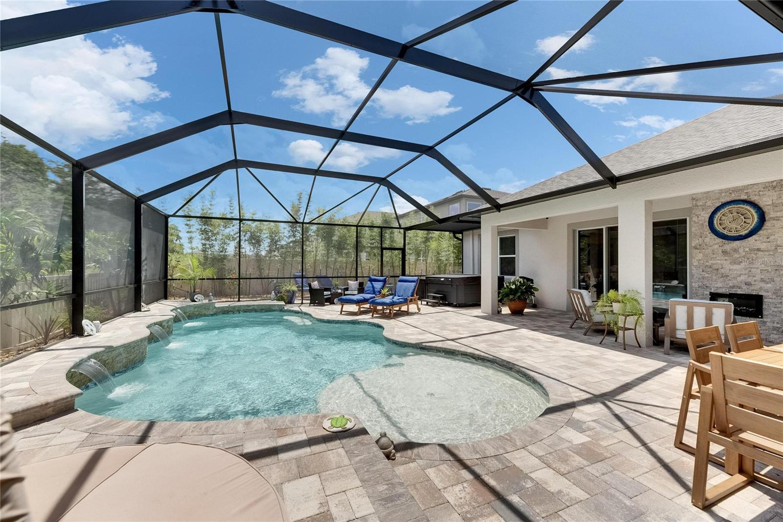 Listing photo id 45 for 5026 Bromeliad Avenue