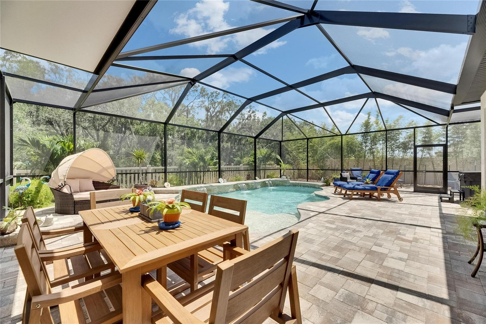Listing photo id 46 for 5026 Bromeliad Avenue
