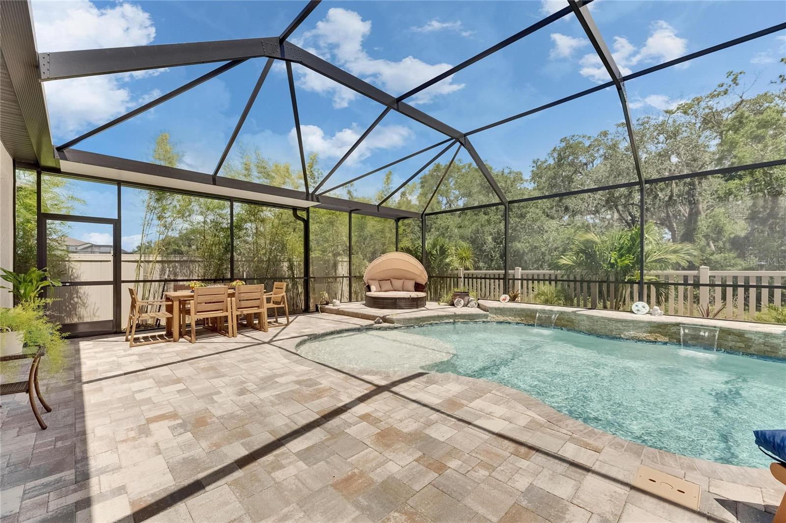 Listing photo id 47 for 5026 Bromeliad Avenue