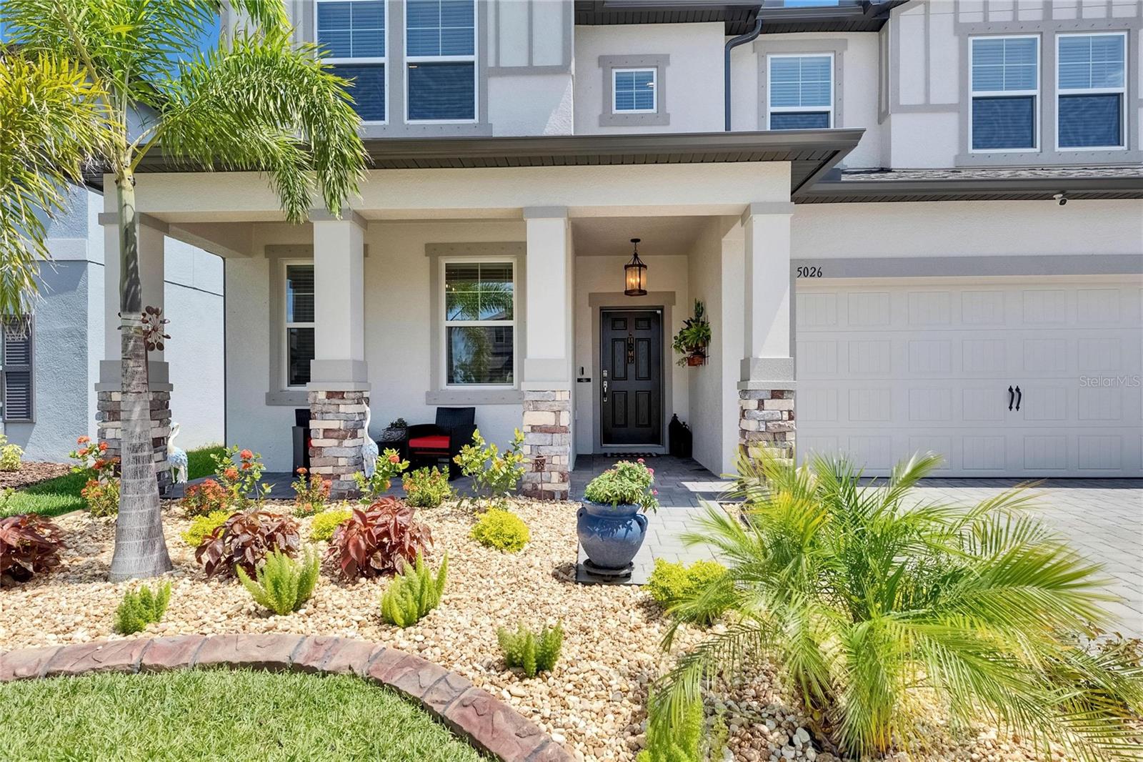 Listing photo id 3 for 5026 Bromeliad Avenue