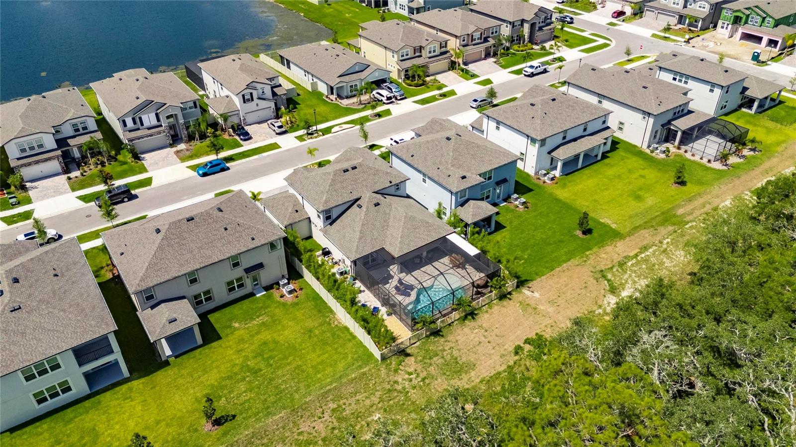 Listing photo id 56 for 5026 Bromeliad Avenue