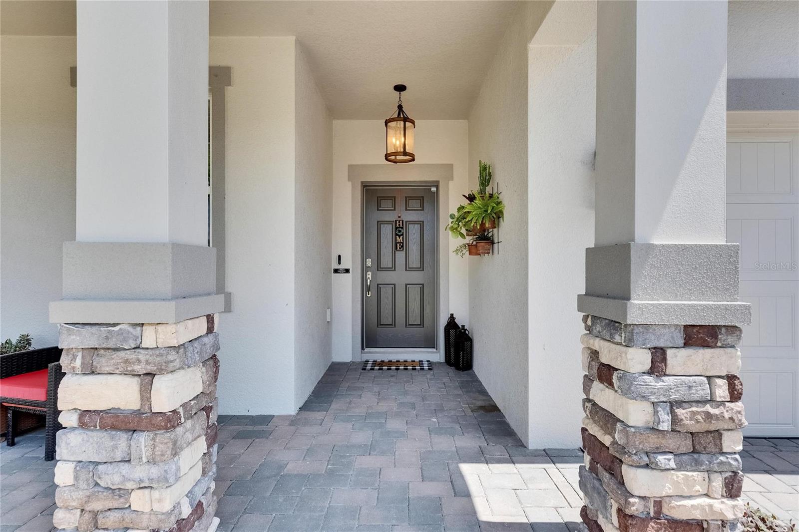 Listing photo id 4 for 5026 Bromeliad Avenue