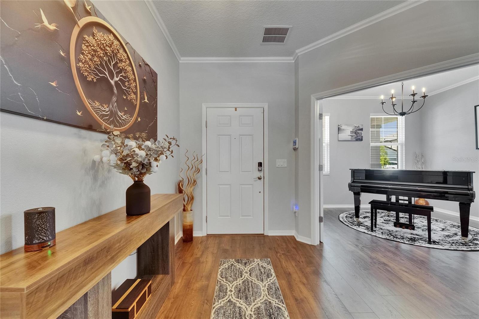 Listing photo id 5 for 5026 Bromeliad Avenue