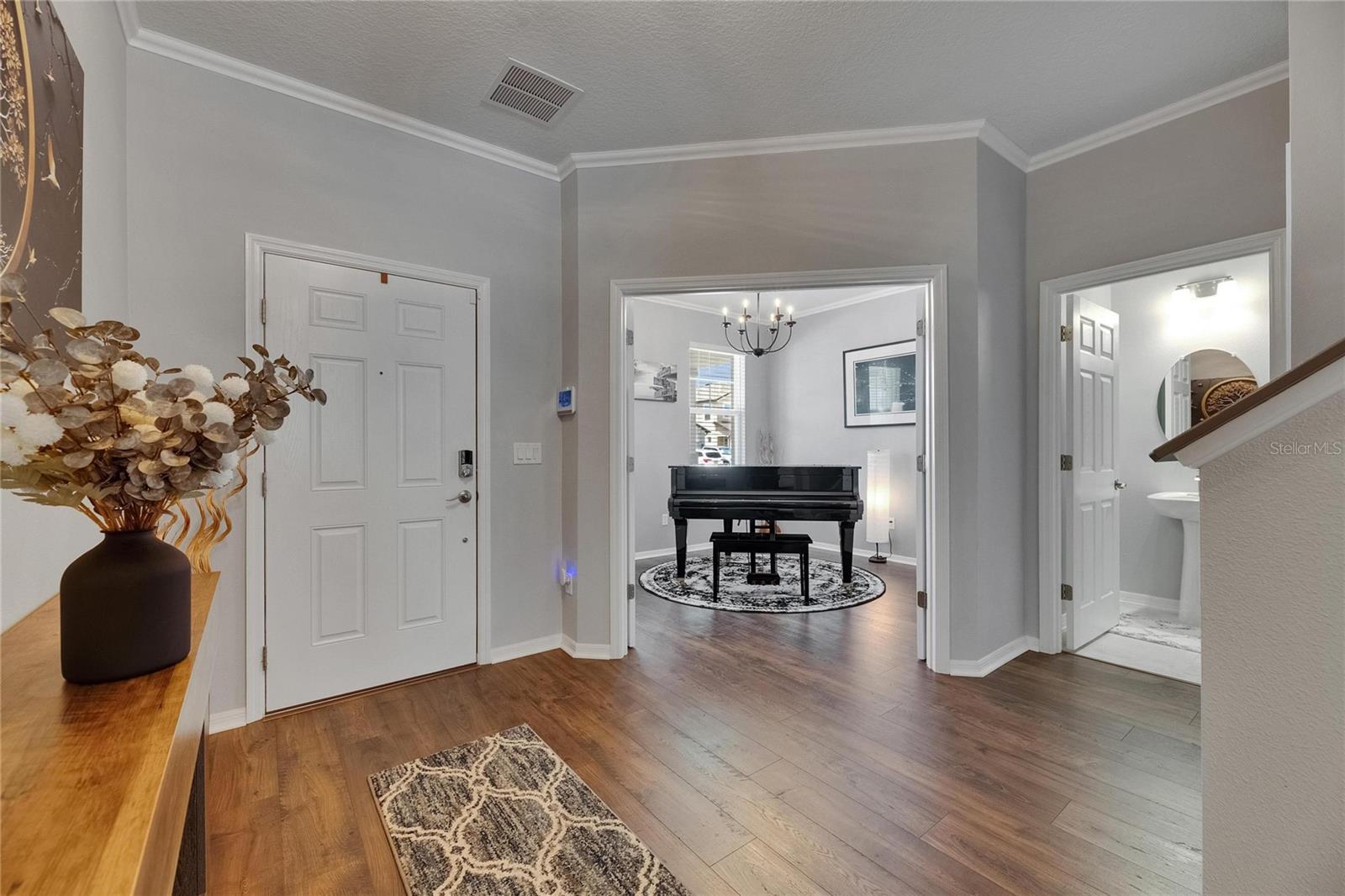 Listing photo id 6 for 5026 Bromeliad Avenue