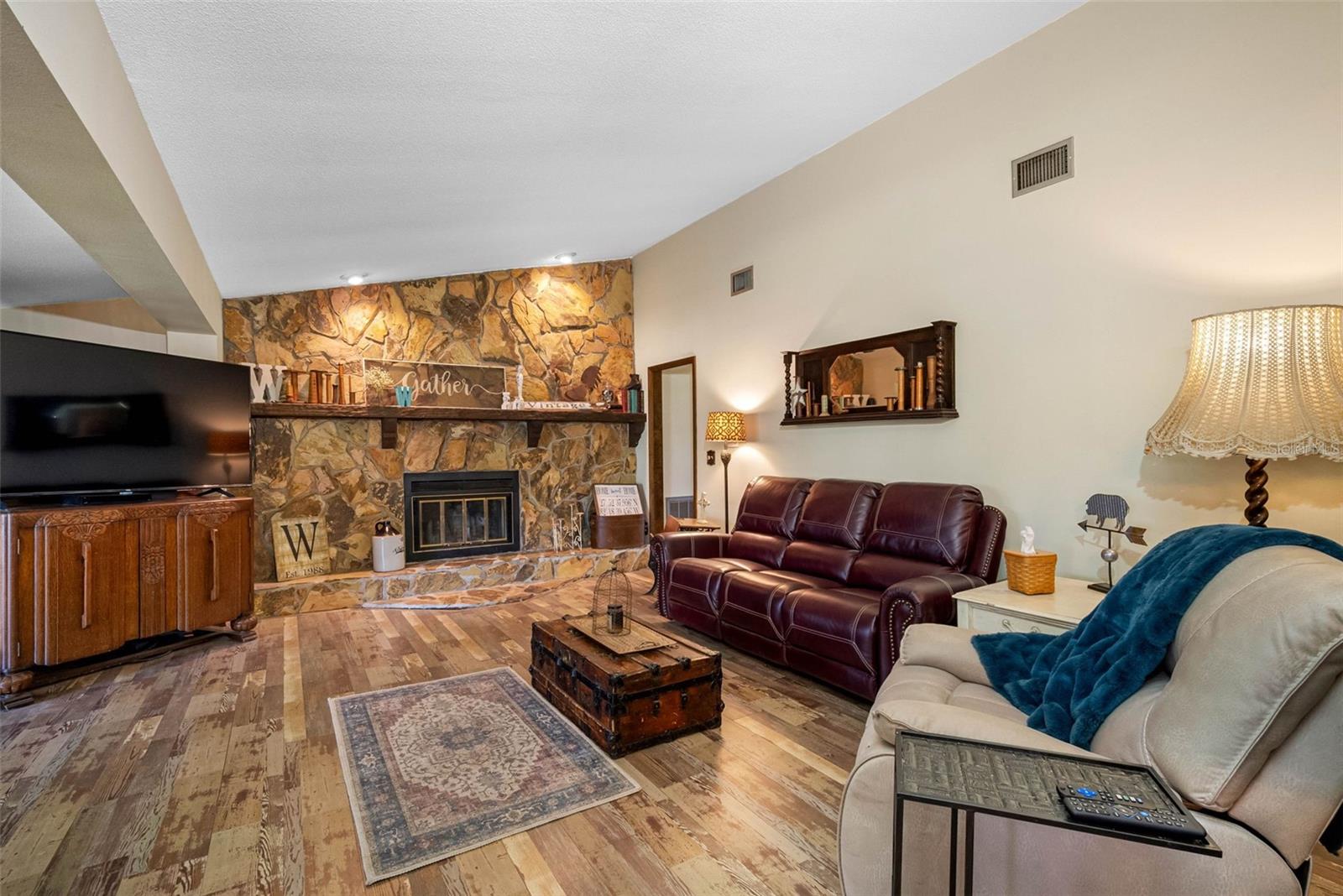 Listing photo id 16 for 11109 Winn Road