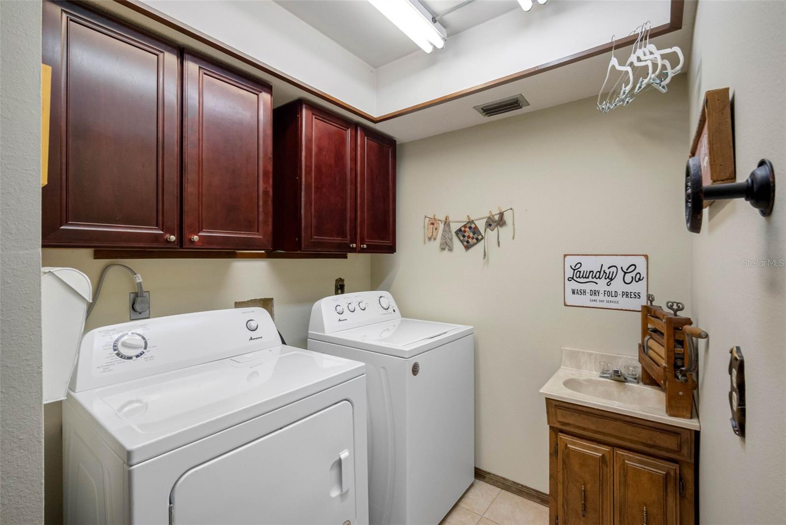 Listing photo id 40 for 11109 Winn Road