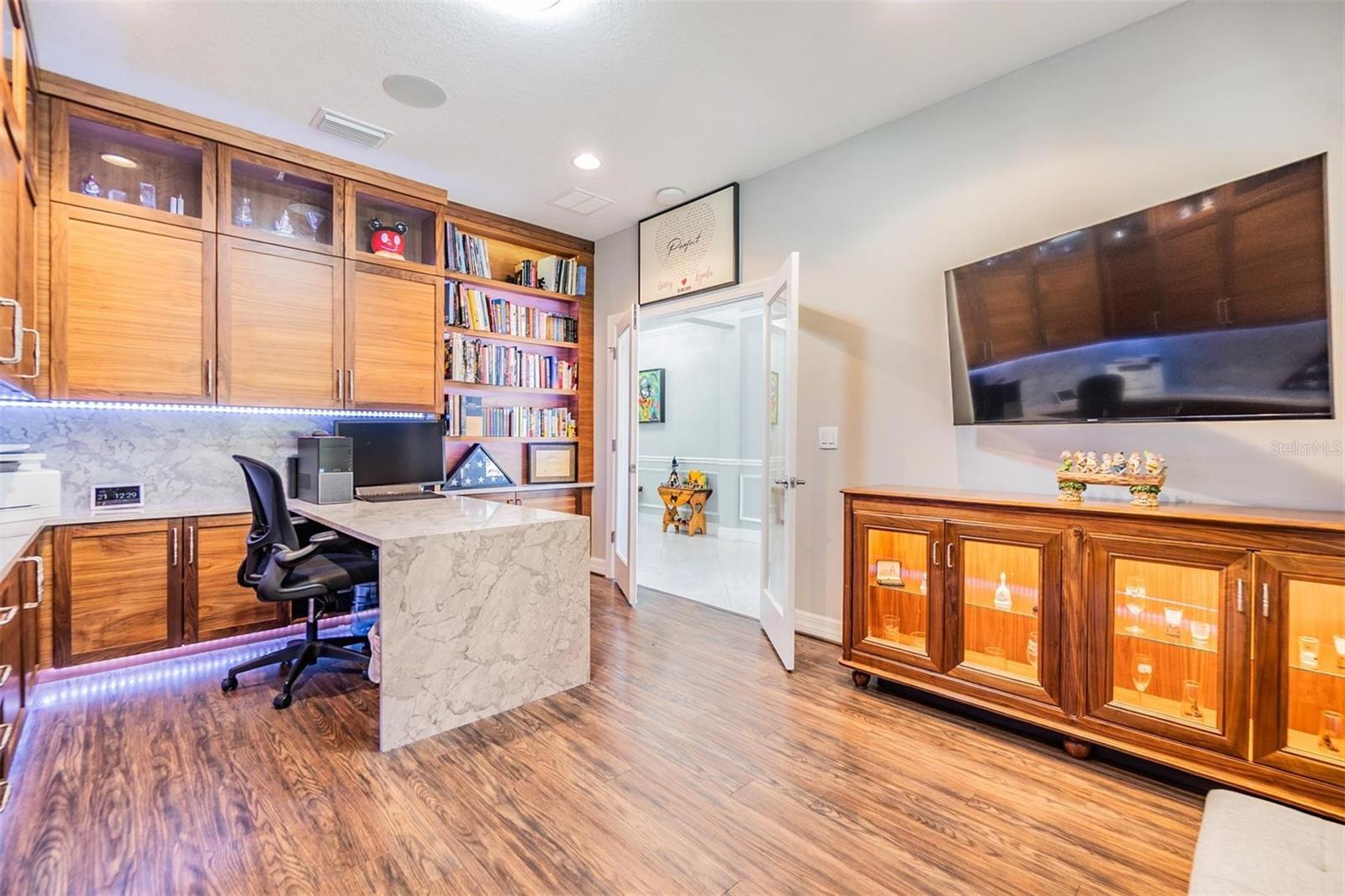 Listing photo id 16 for 10313 Scarlet Chase Drive