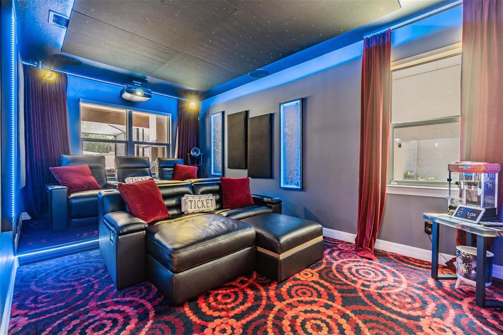 Listing photo id 18 for 10313 Scarlet Chase Drive