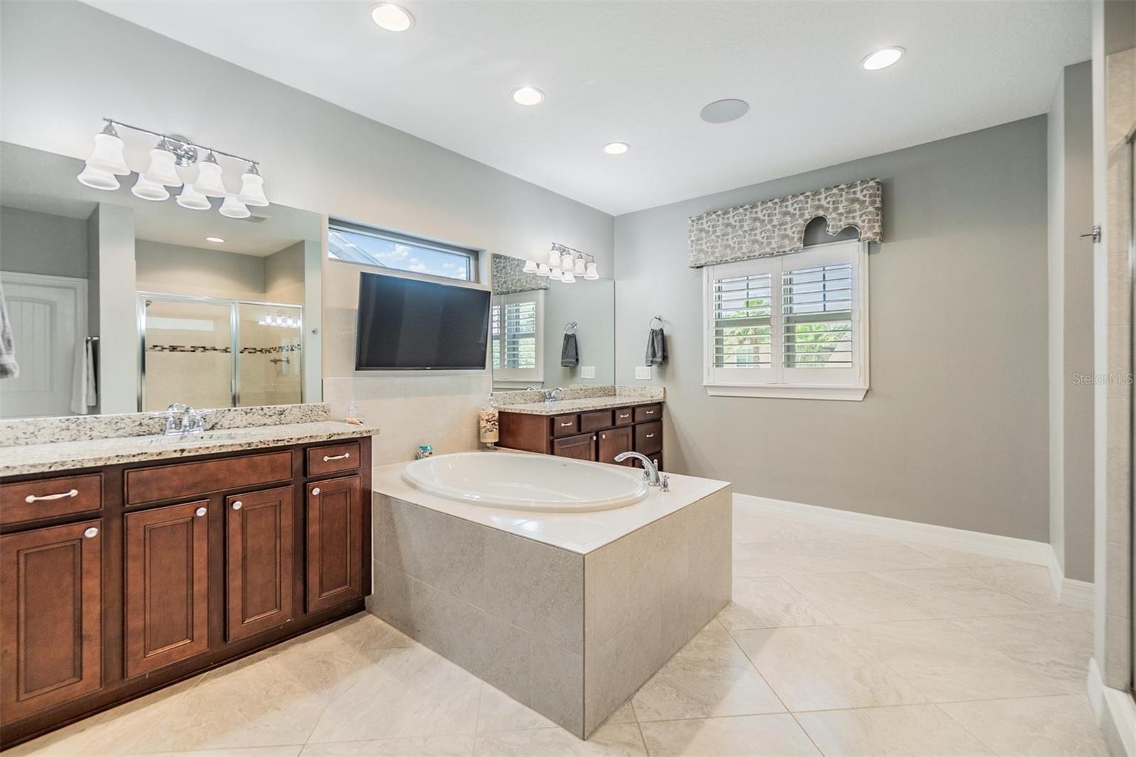 Listing photo id 25 for 10313 Scarlet Chase Drive
