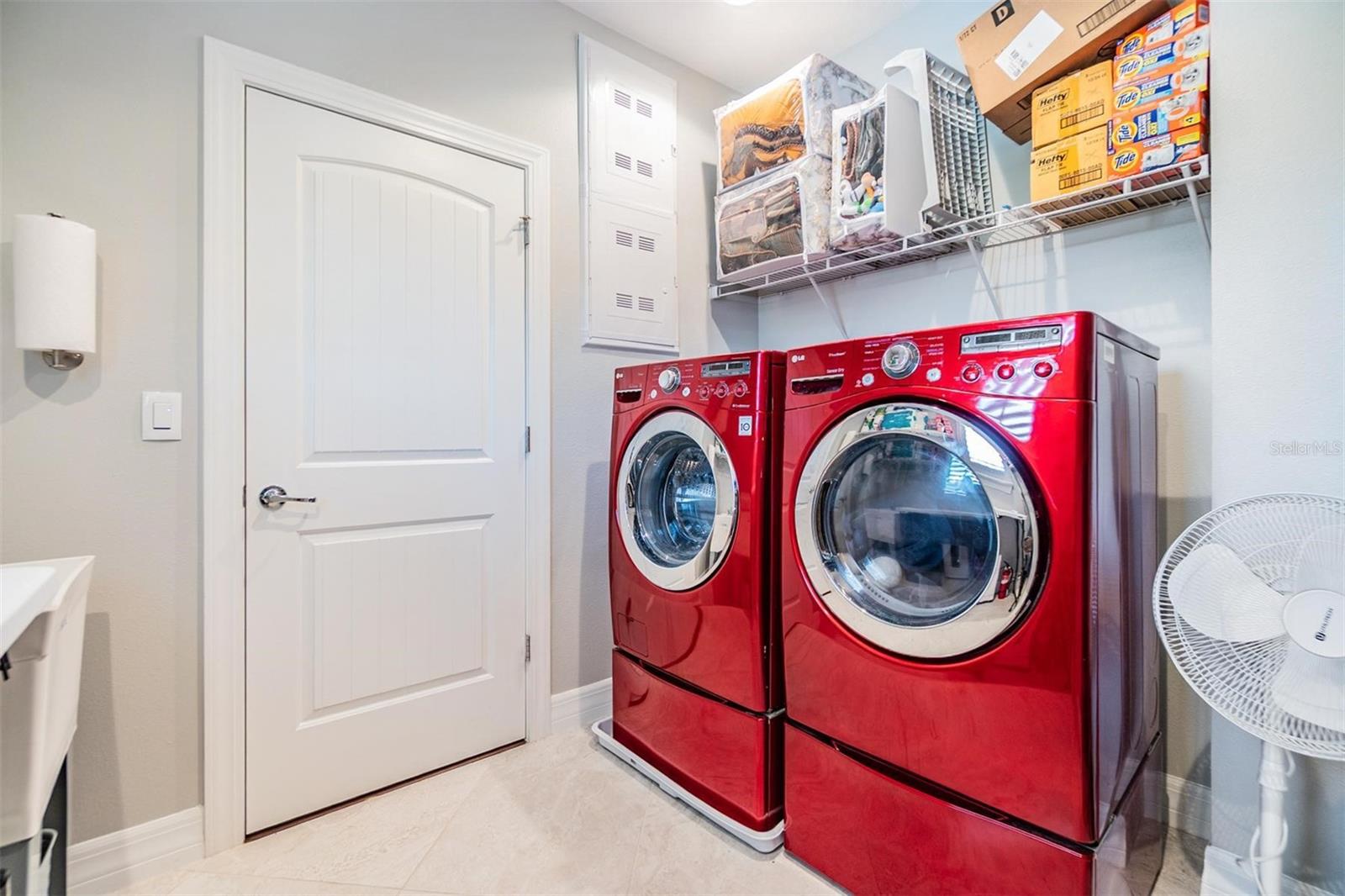 Listing photo id 37 for 10313 Scarlet Chase Drive