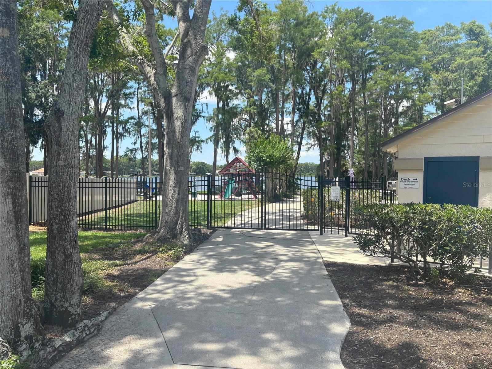 Listing photo id 17 for 5237 Corvette Drive