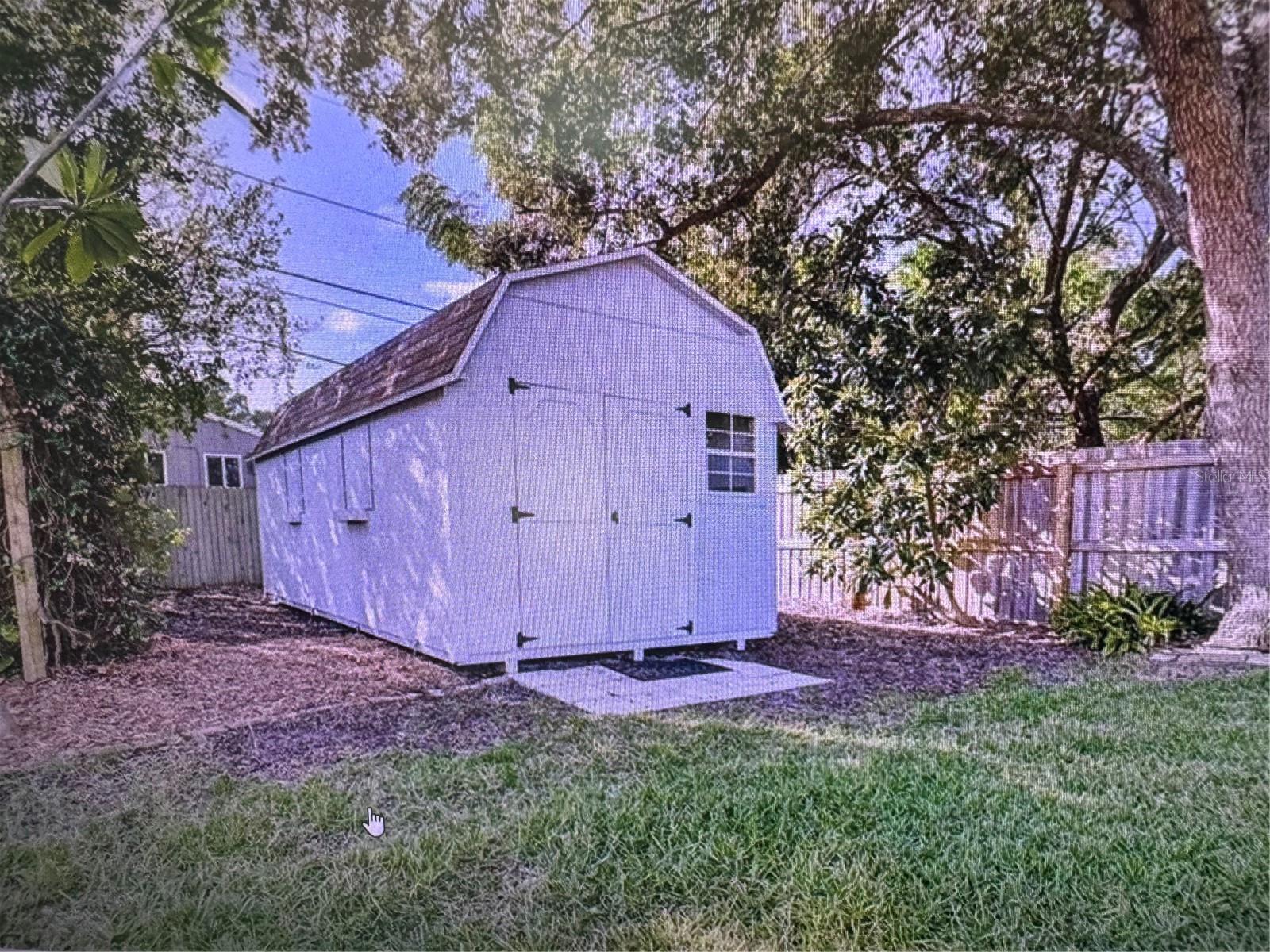 Image 15 of 16 For 910 Robinson Drive N