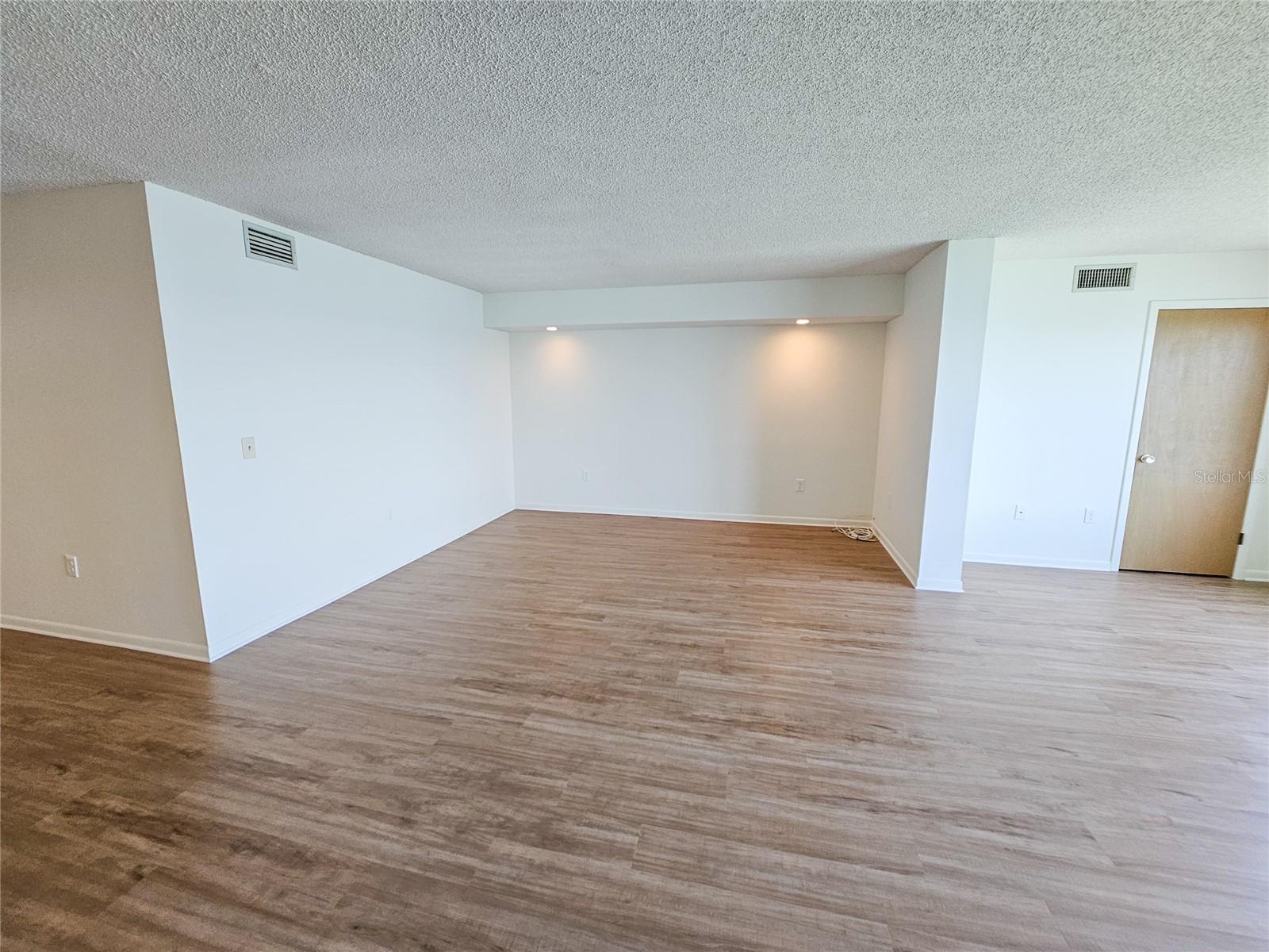 Image 11 of 36 For 6020 Shore Boulevard S 1008