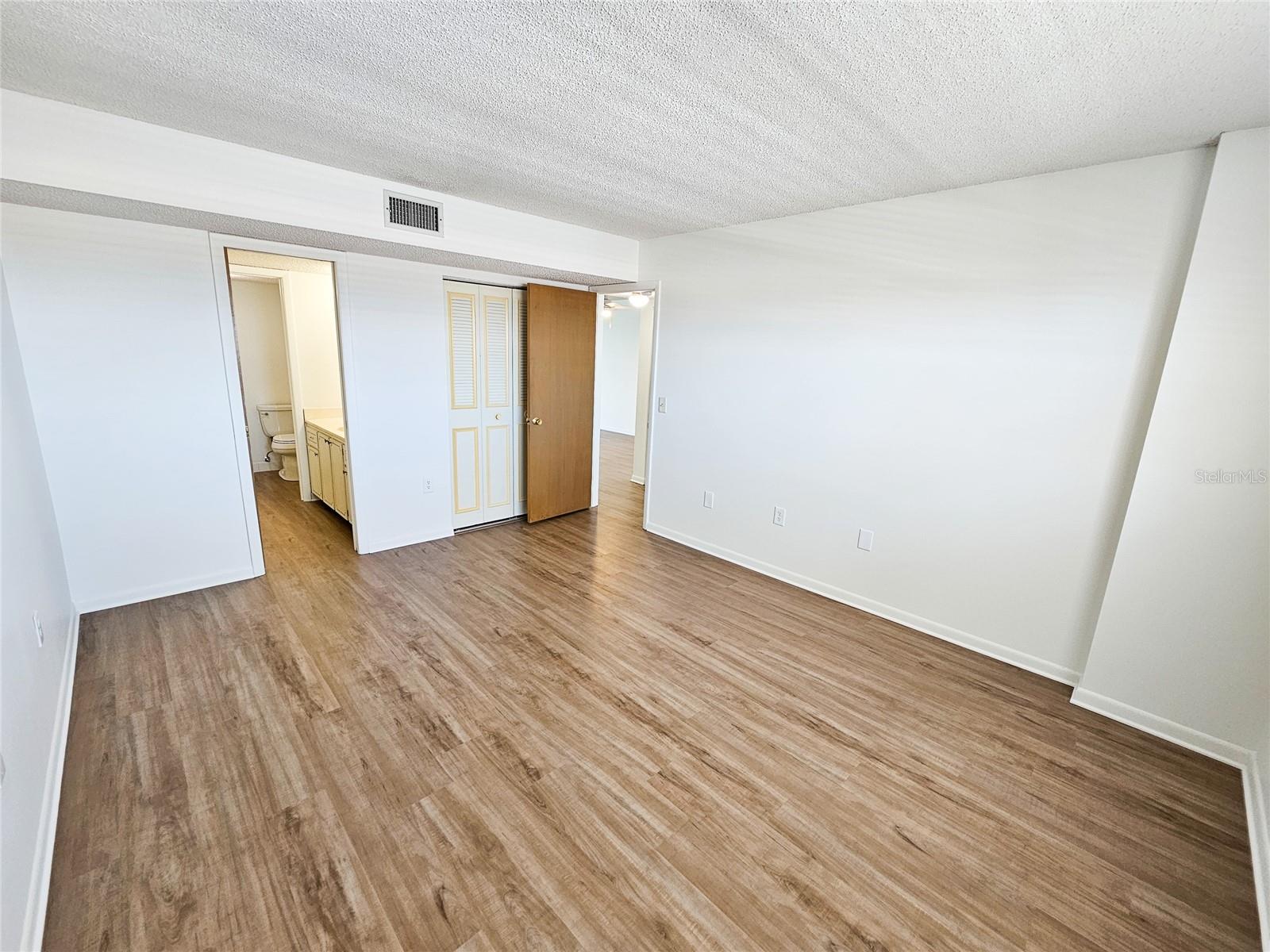Image 18 of 36 For 6020 Shore Boulevard S 1008