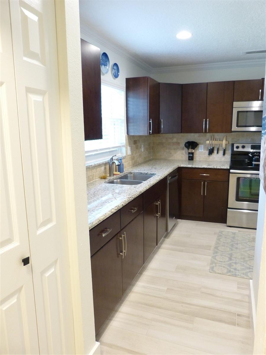 Image 4 of 45 For 2700 Bayshore Boulevard 586