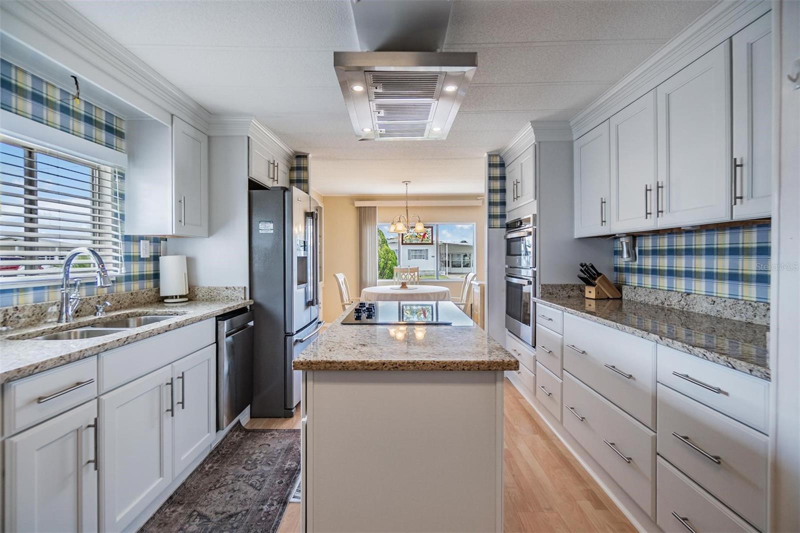 Listing photo id 9 for 36750 Beth Avenue