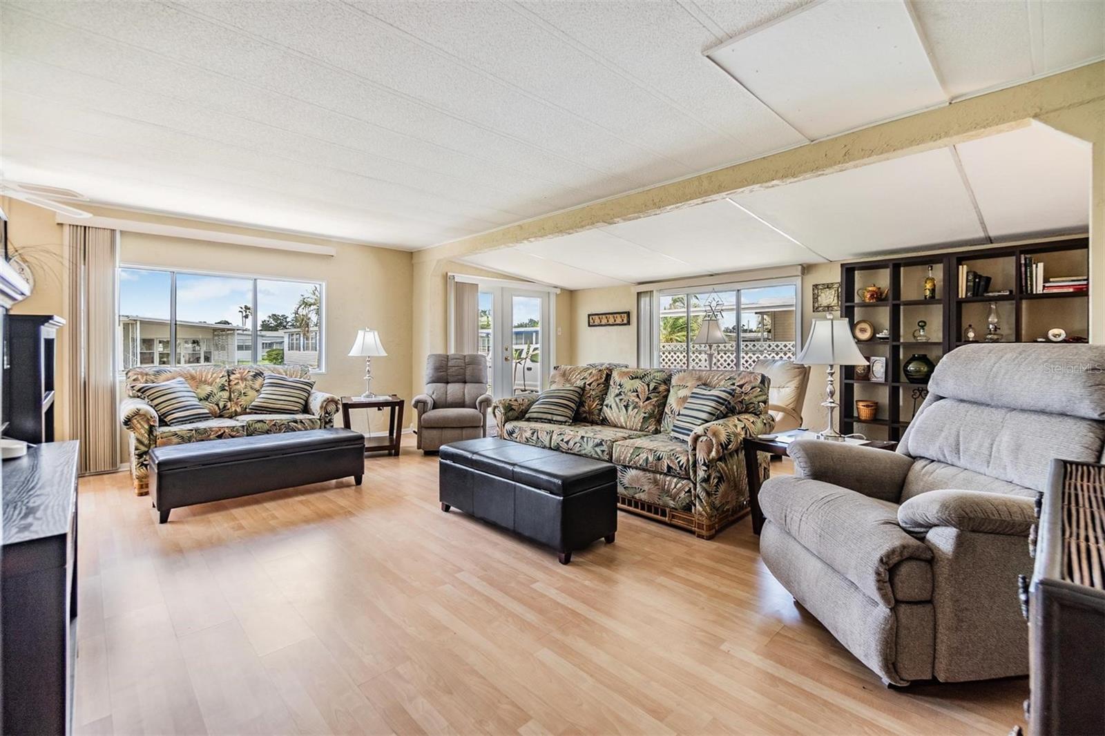 Listing photo id 12 for 36750 Beth Avenue