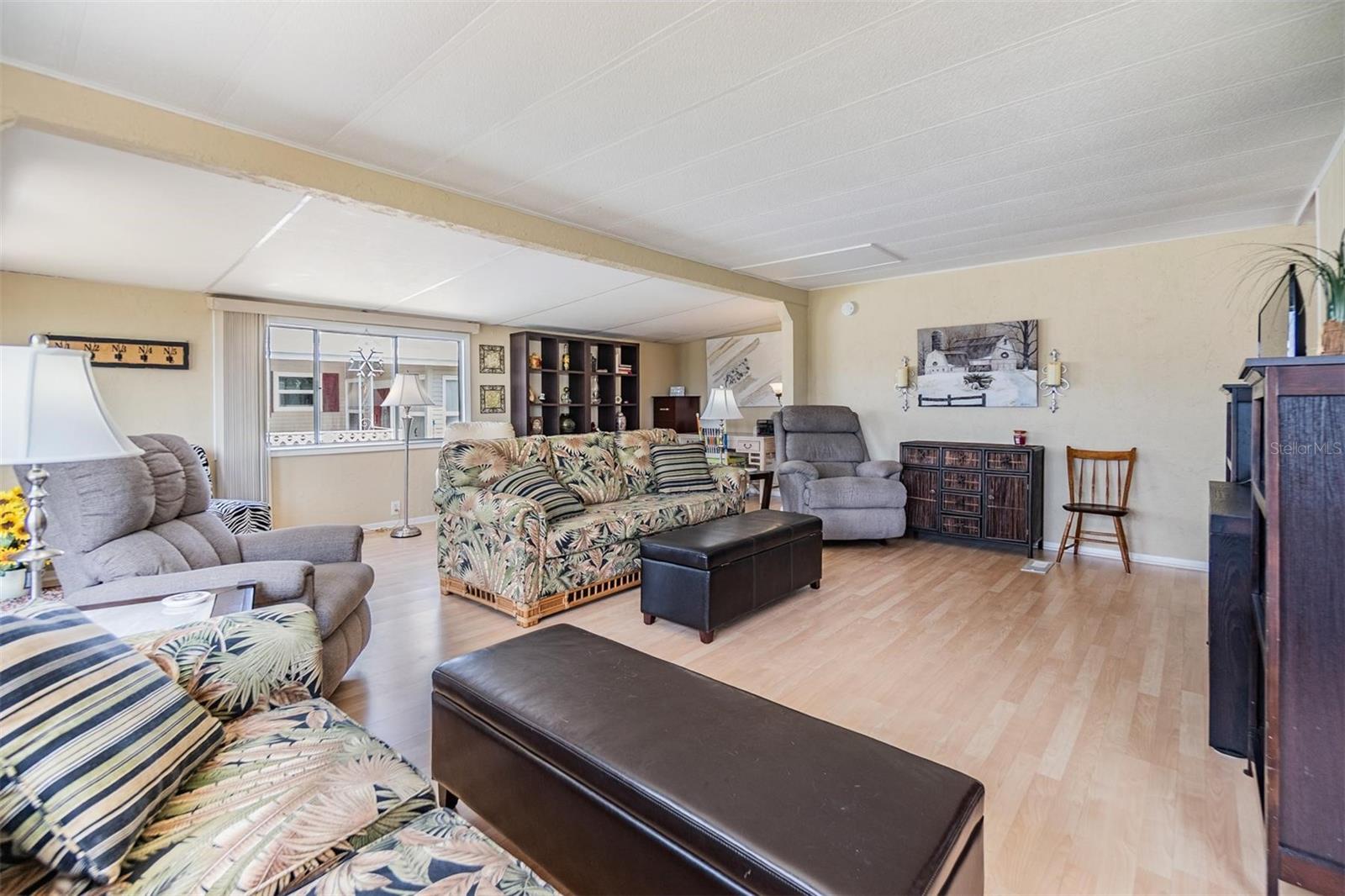 Listing photo id 14 for 36750 Beth Avenue