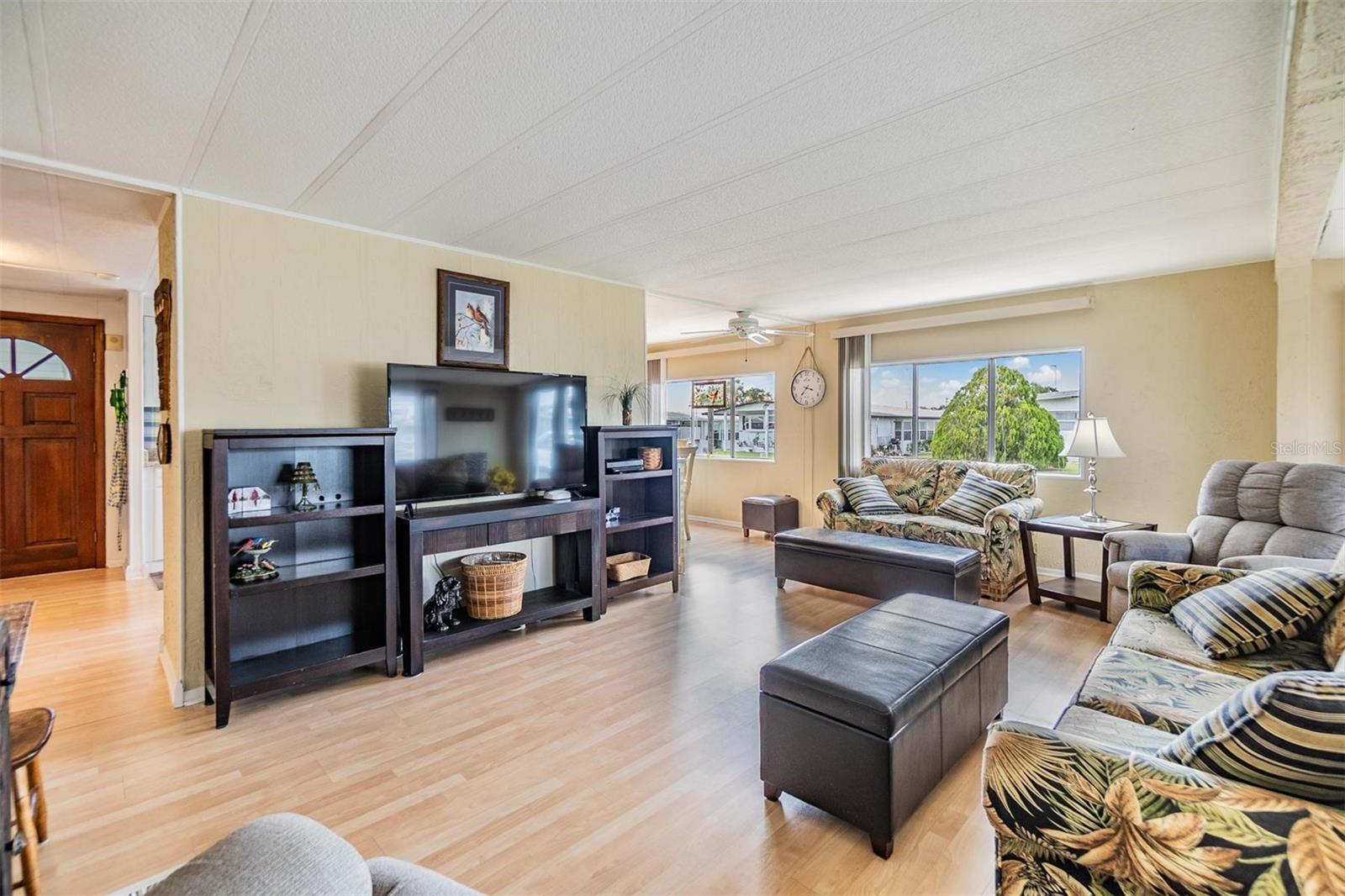 Listing photo id 16 for 36750 Beth Avenue