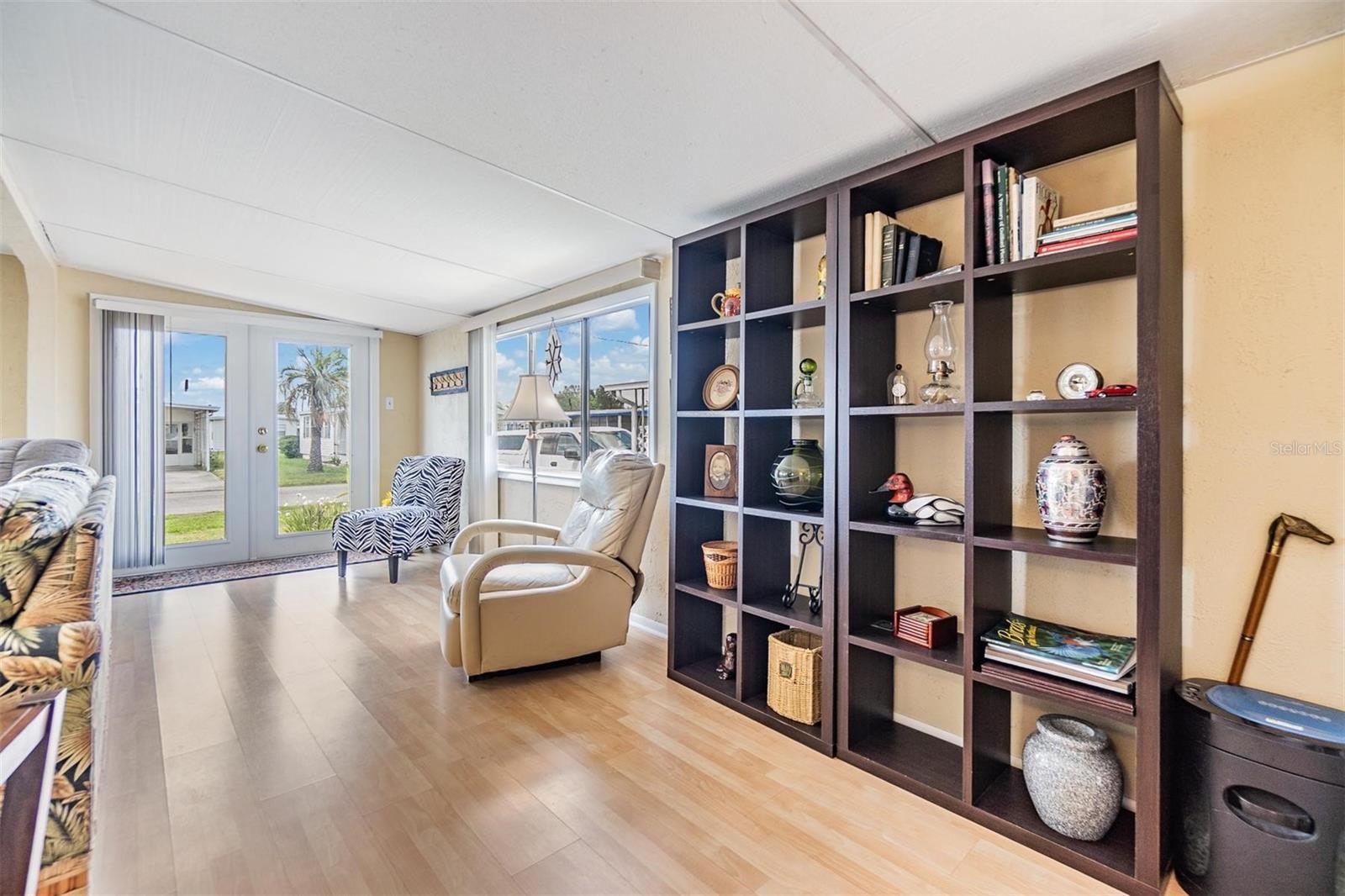 Listing photo id 18 for 36750 Beth Avenue
