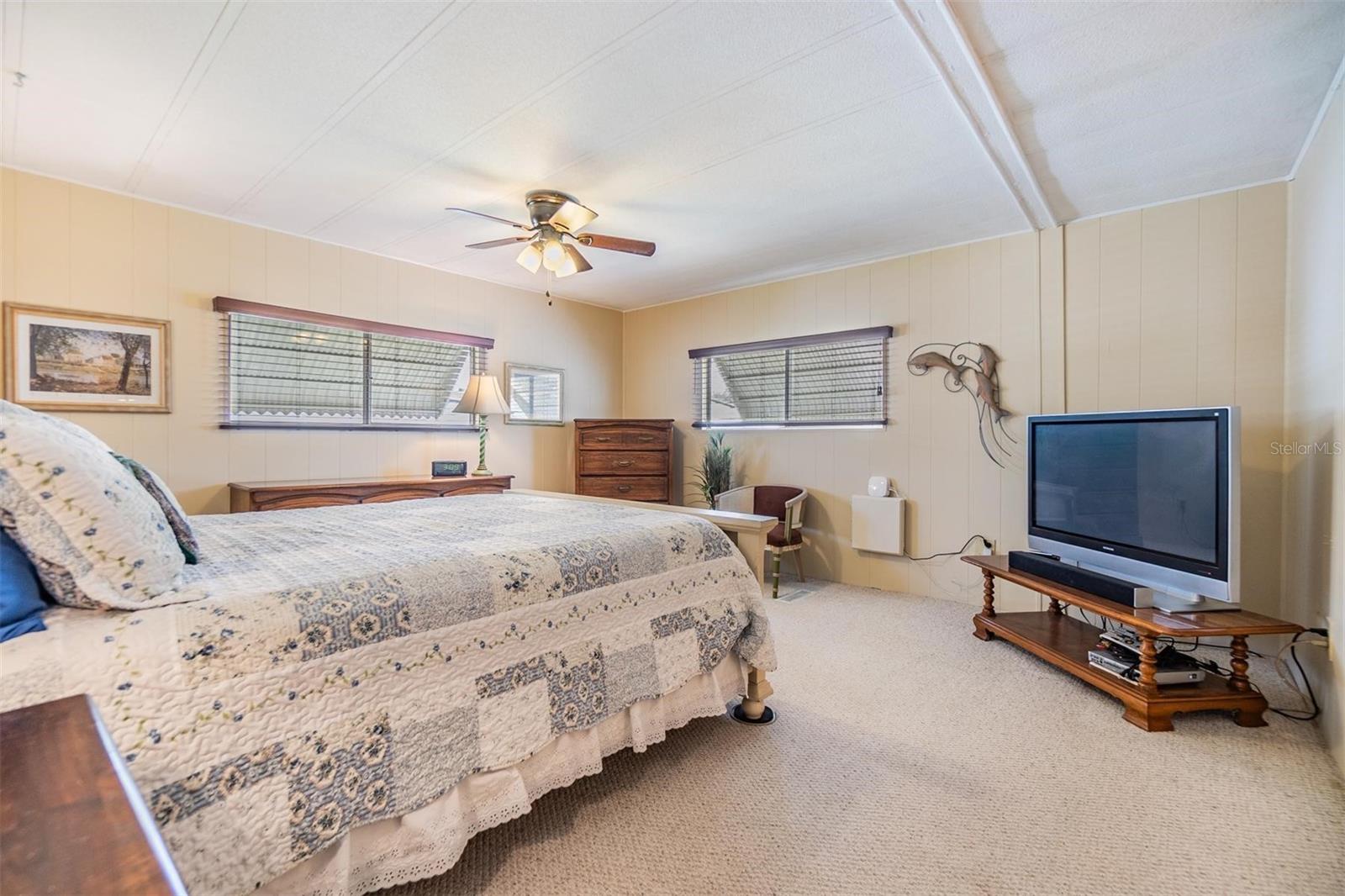 Listing photo id 19 for 36750 Beth Avenue