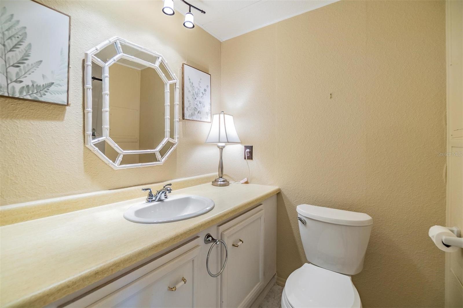 Listing photo id 22 for 36750 Beth Avenue