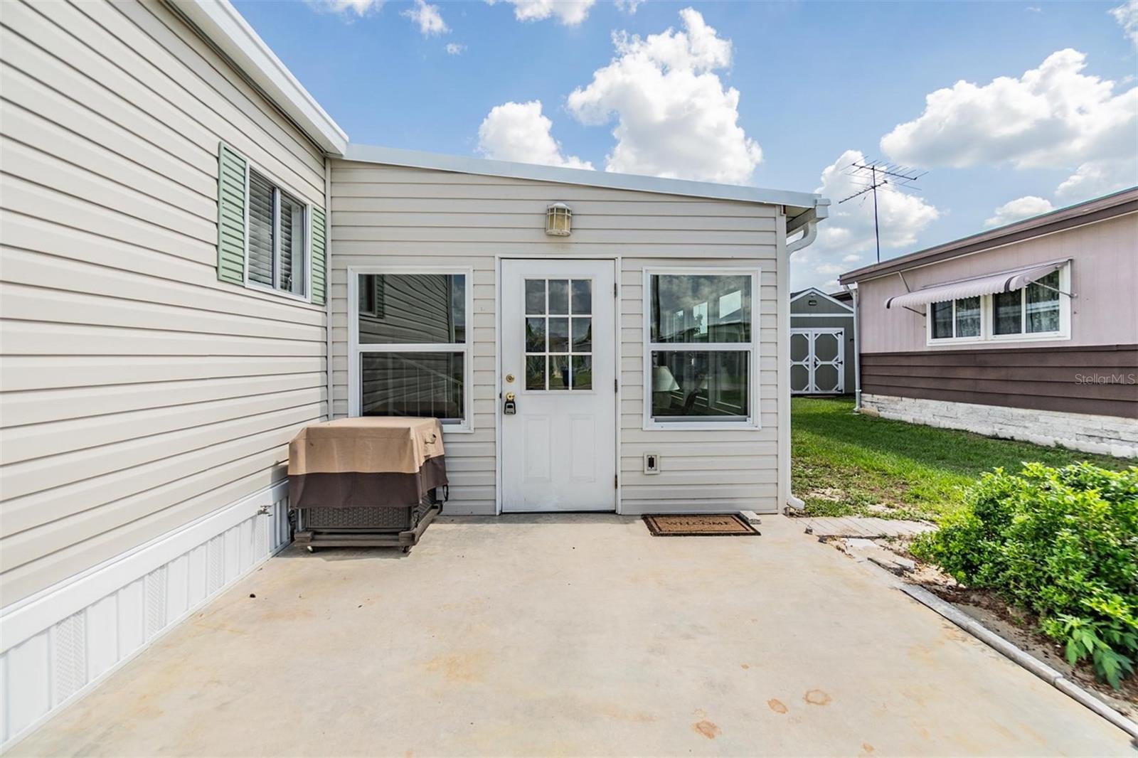 Listing photo id 2 for 36750 Beth Avenue