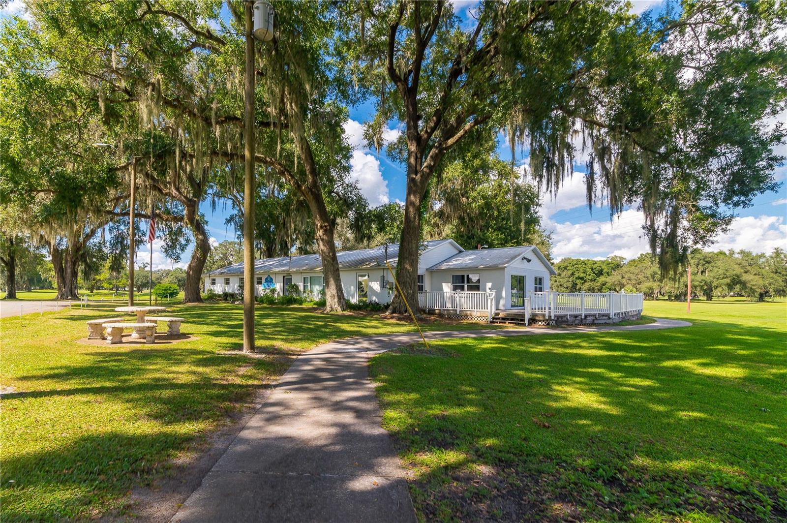 Listing photo id 41 for 36750 Beth Avenue
