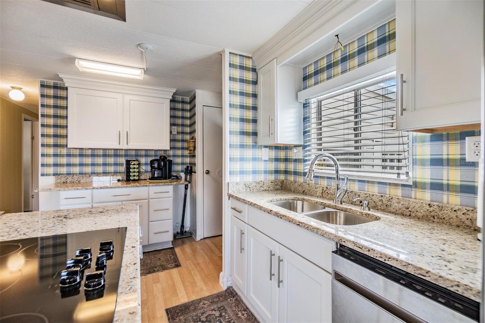 Listing photo id 7 for 36750 Beth Avenue