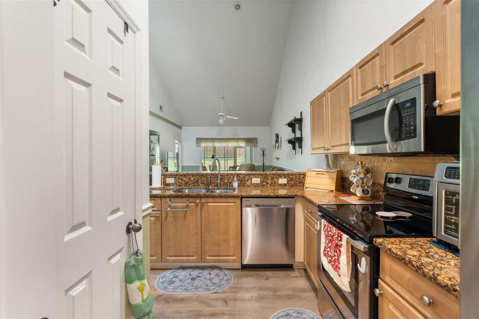 Image 5 of 30 For 13200 Newberry Road B8