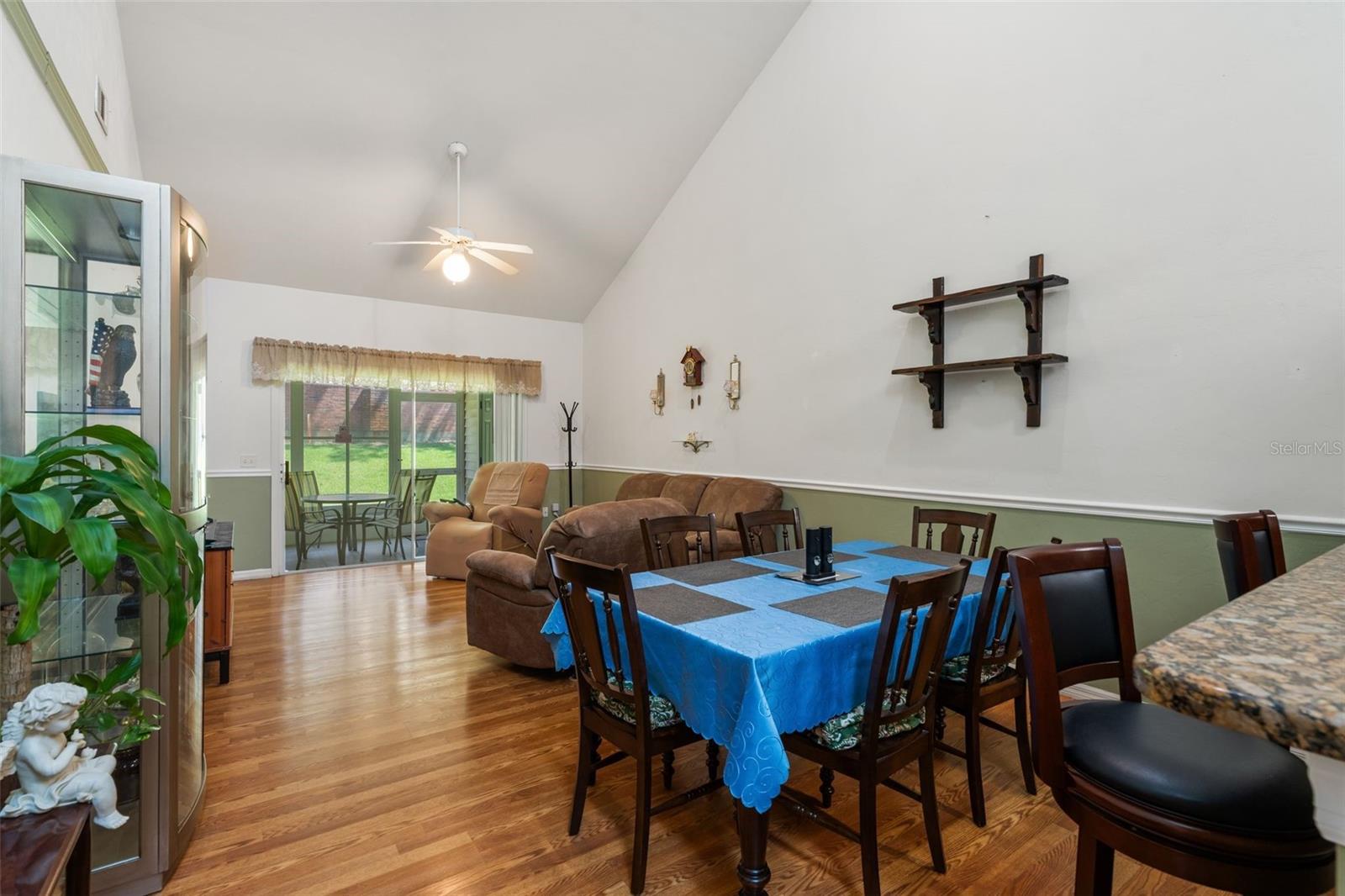 Image 7 of 30 For 13200 Newberry Road B8