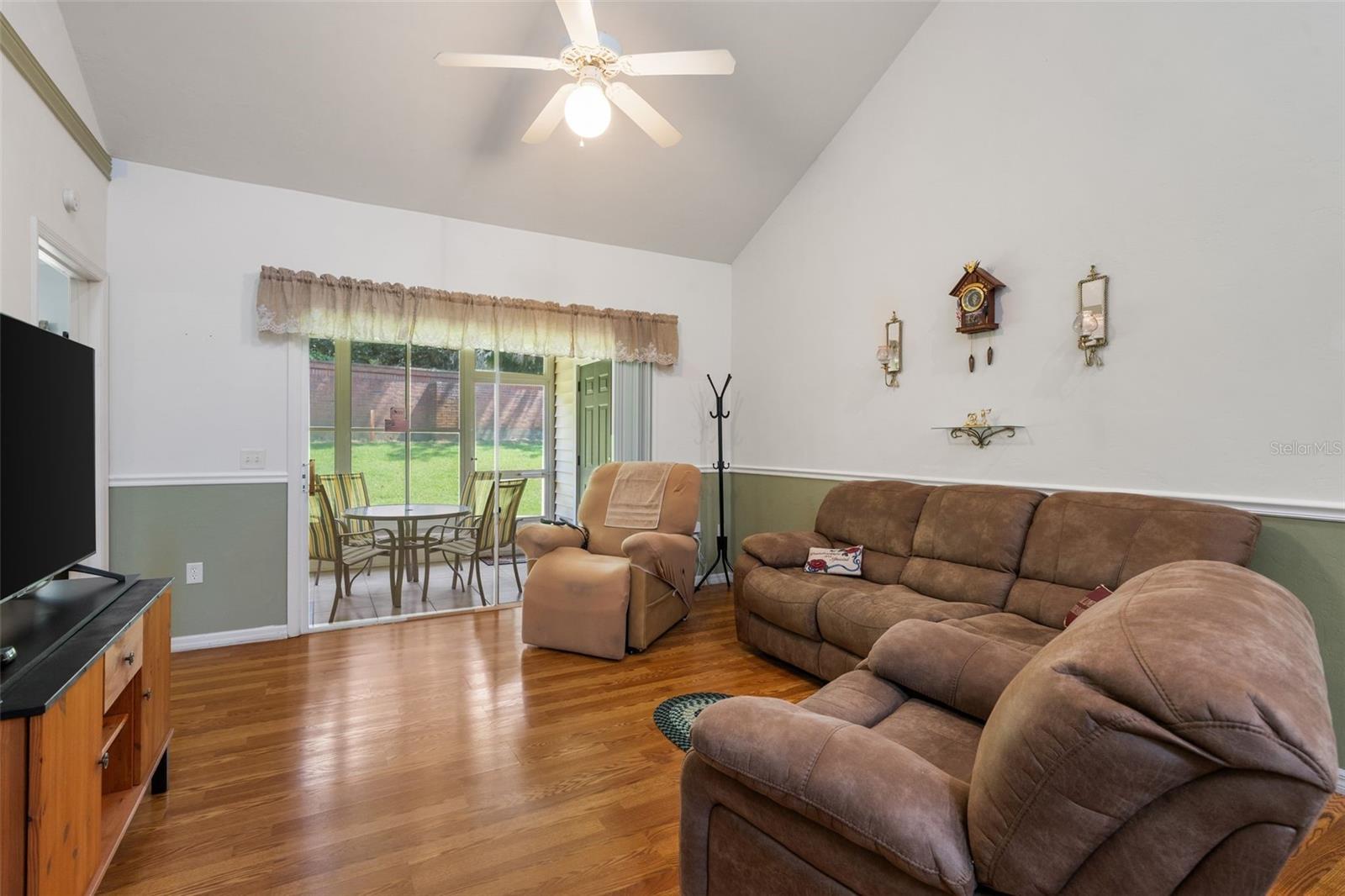 Image 9 of 30 For 13200 Newberry Road B8