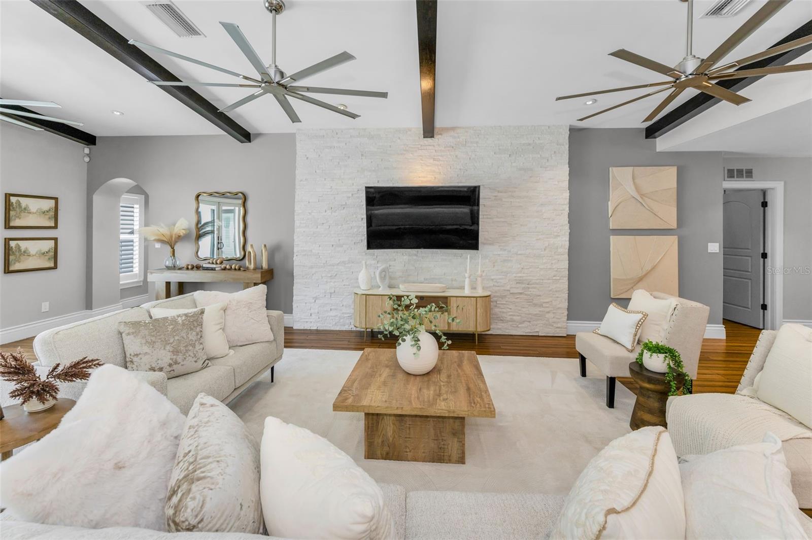 Image 11 of 42 For 132 Giralda Boulevard Ne