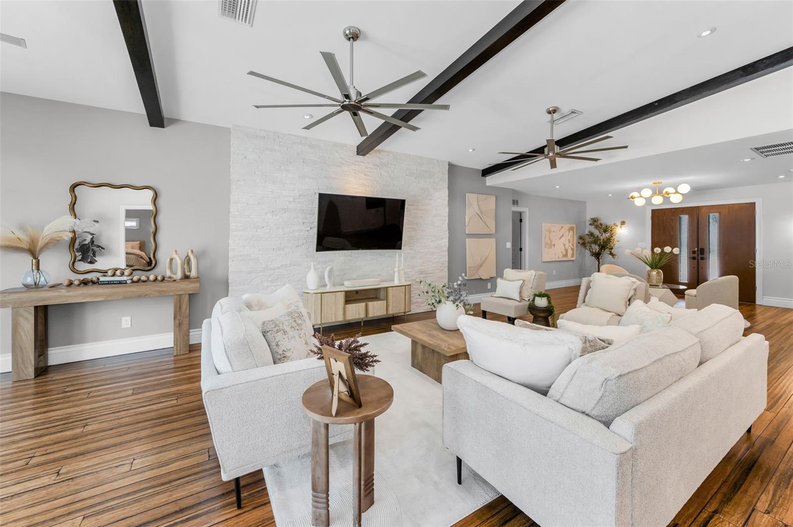 Image 12 of 42 For 132 Giralda Boulevard Ne