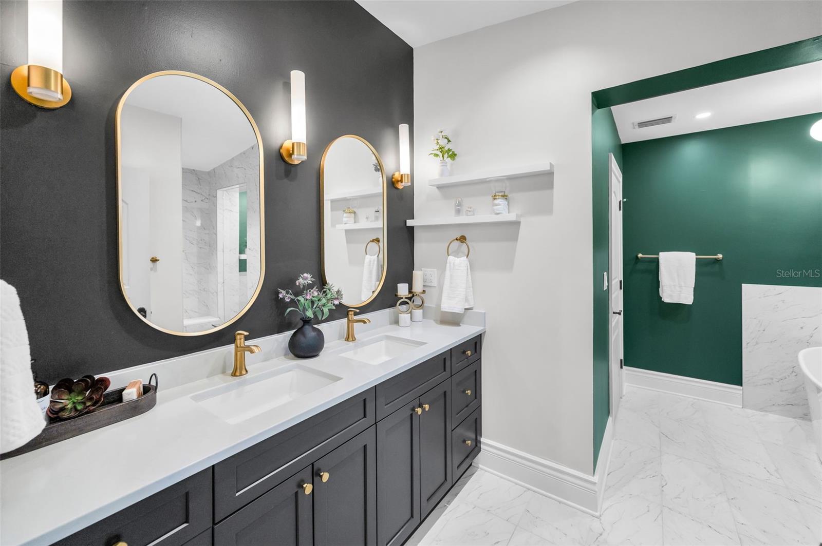 Image 21 of 42 For 132 Giralda Boulevard Ne