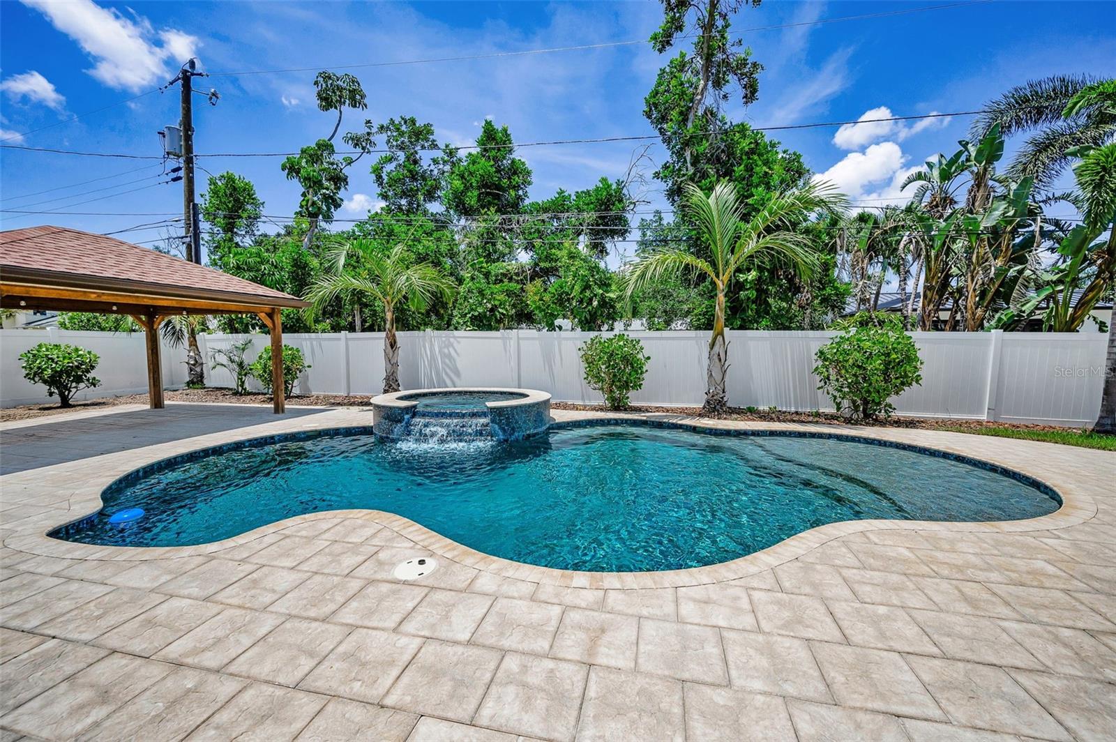 Image 34 of 42 For 132 Giralda Boulevard Ne