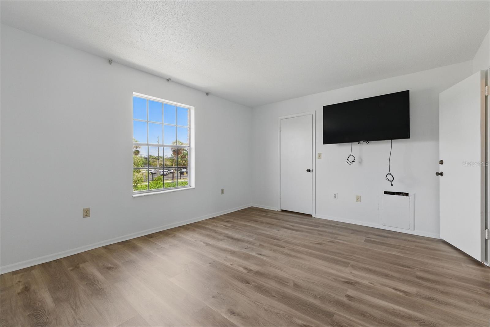 Image 11 of 16 For 3580 38th Avenue S 95