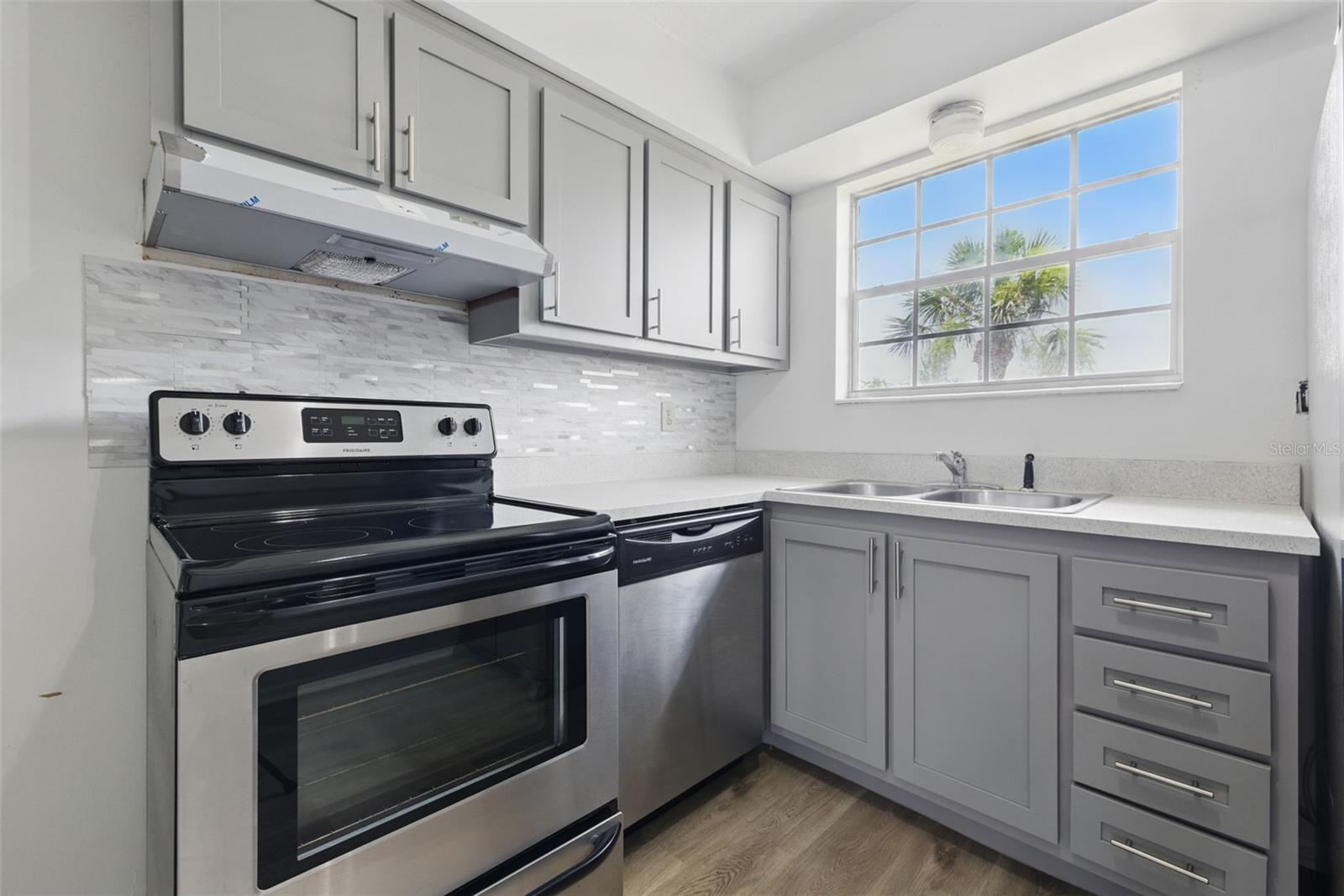 Image 3 of 16 For 3580 38th Avenue S 95